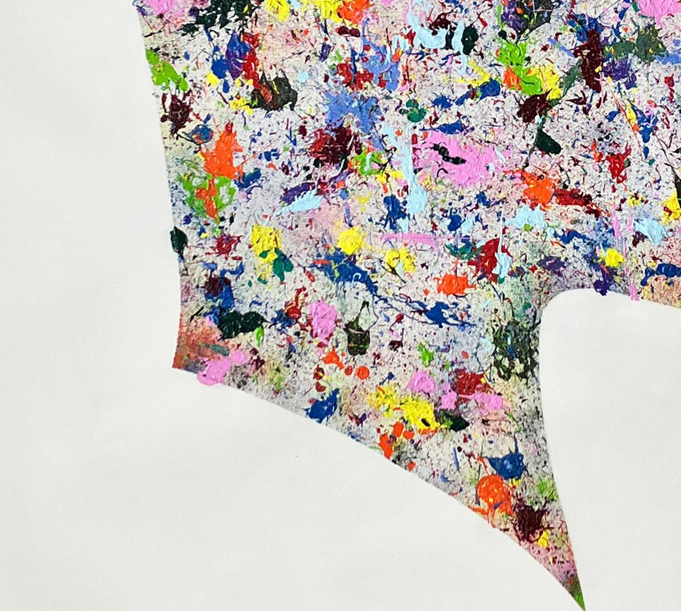 Che siano simboli, sogni o segni della vita di ognuno di noi. Le opere dell'artista presentano spesso teste, corpi fluttuanti, alberi, segni del dollaro, automobili, rami di alloro ed elementi simbolici che denunciano la crudeltà dei nostri confini.