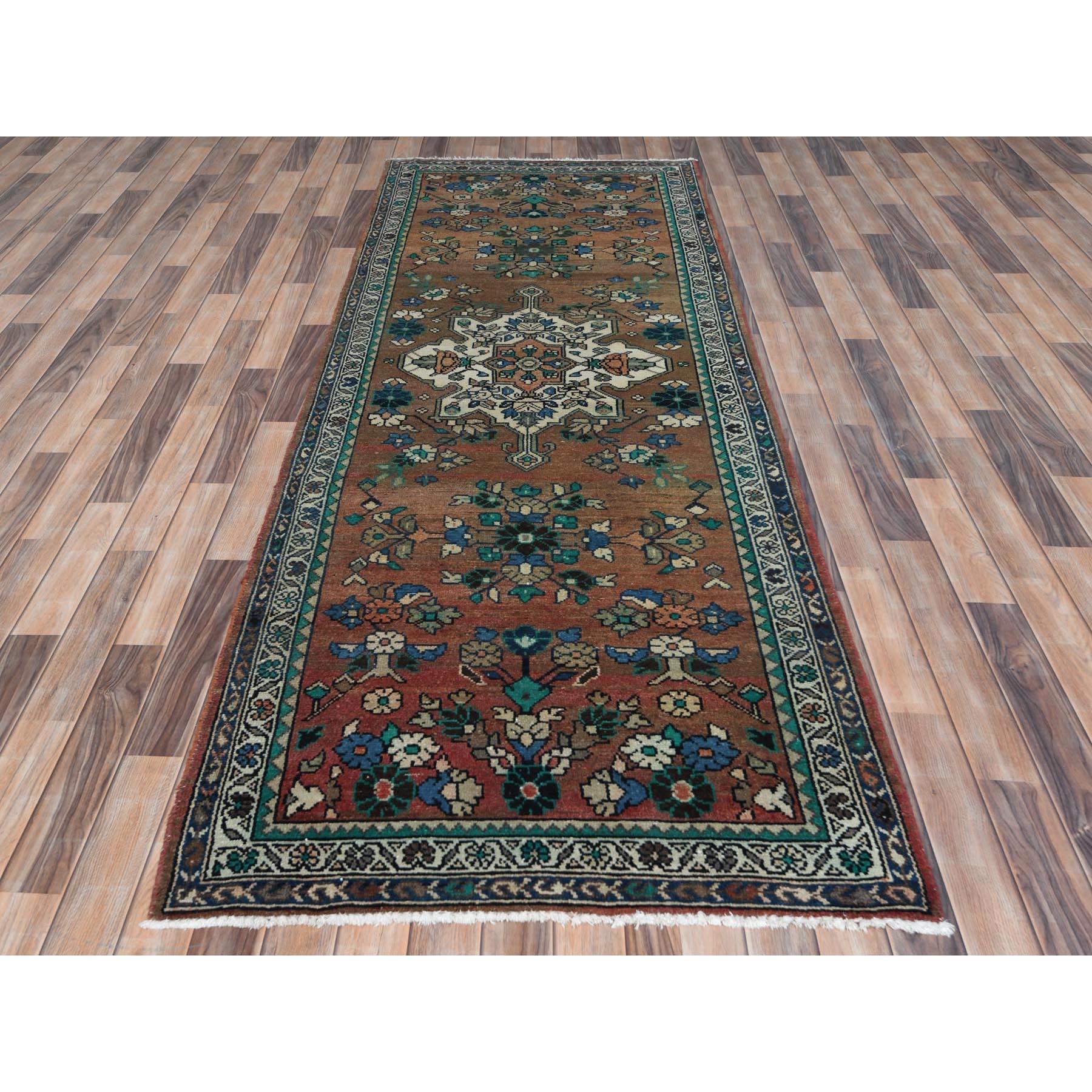 Esta fabulosa alfombra anudada a mano ha sido creada y diseñada para ofrecer mayor resistencia y durabilidad. Esta alfombra ha sido elaborada a mano durante semanas con el método tradicional que se utiliza para hacer
Tamaño exacto de la alfombra en