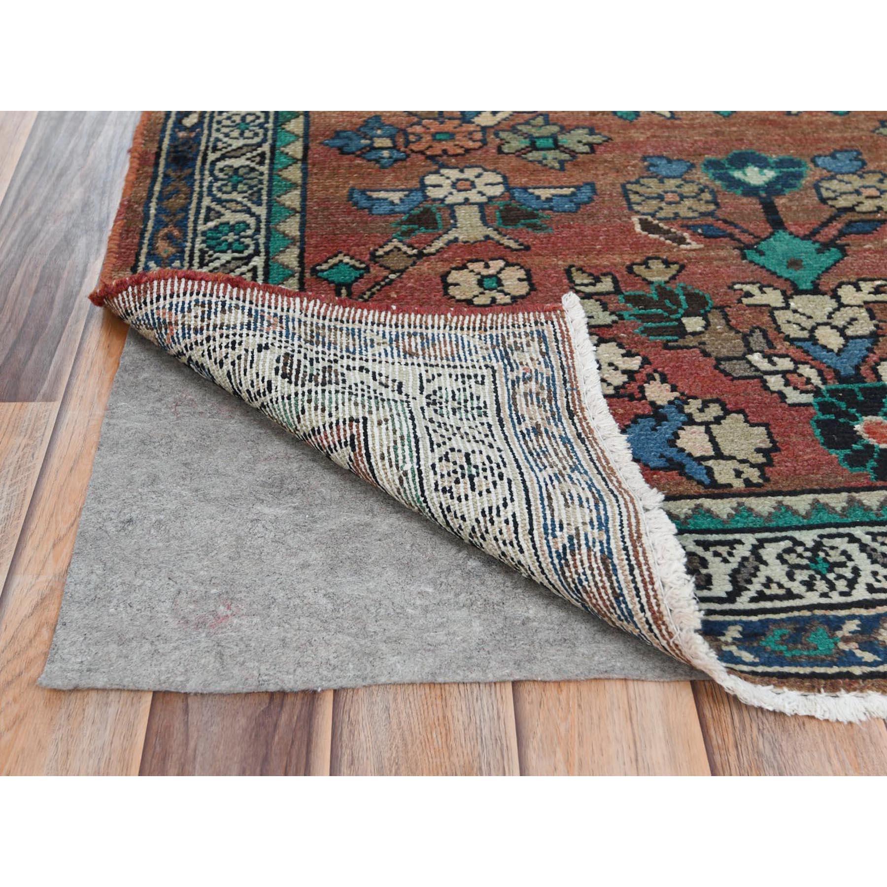 Almendra Marrón Aspecto Desgastado Lana Anudada a Mano Alfombra Persa Lilahan Vintage Medieval en venta