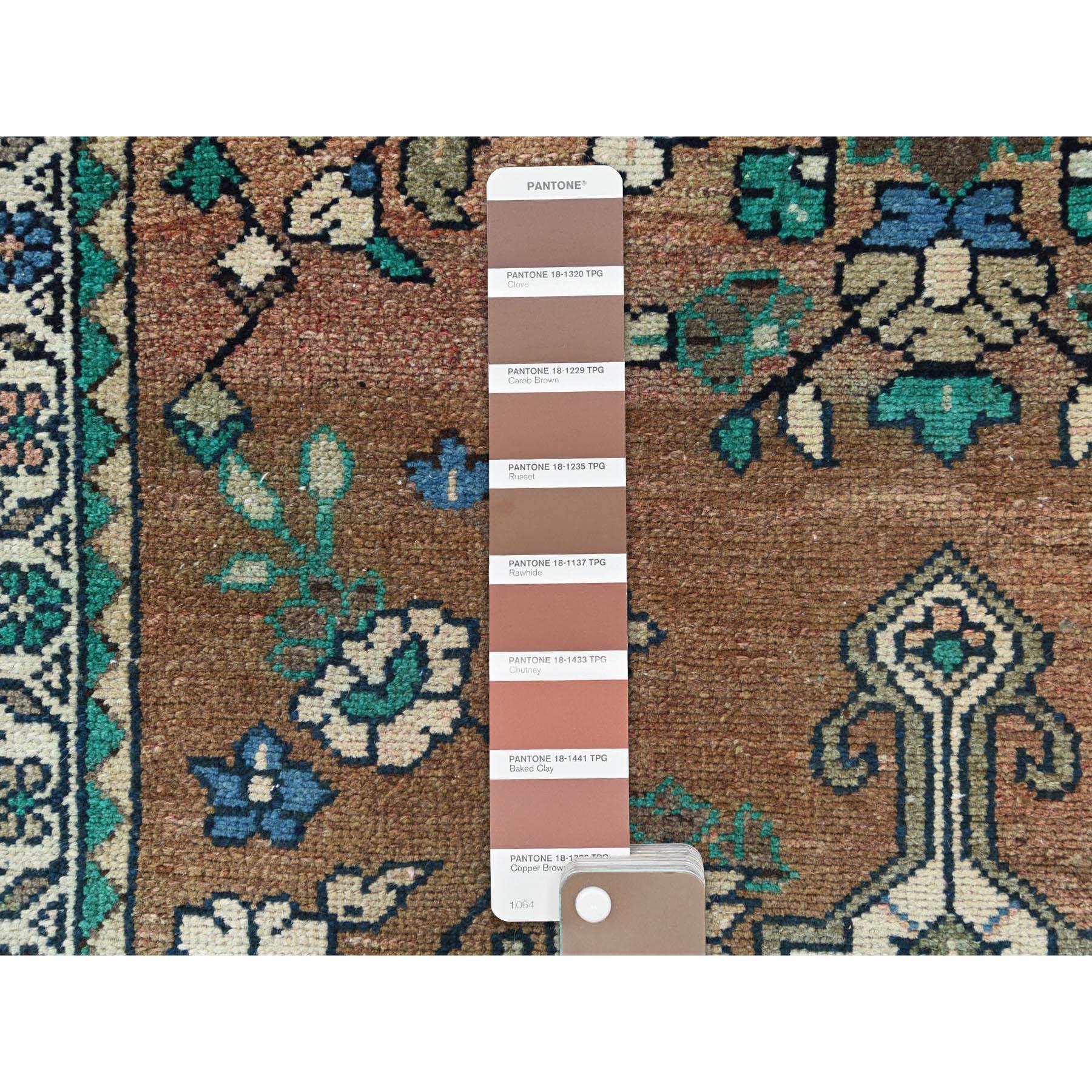 Almendra Marrón Aspecto Desgastado Lana Anudada a Mano Alfombra Persa Lilahan Vintage Anudado a mano en venta