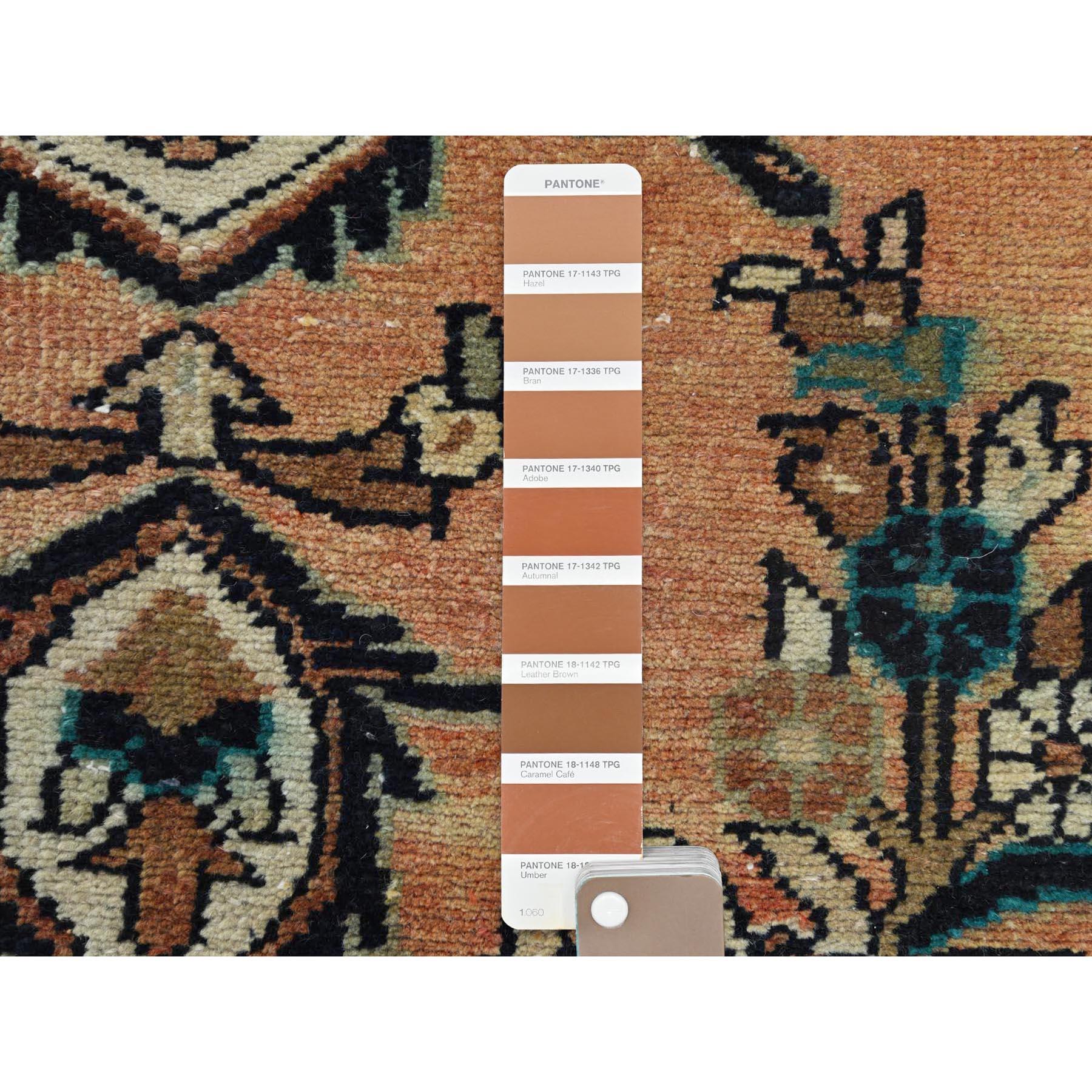 Handgeknüpfter persischer Lilahan-Teppich im Used-Look aus brauner, handgeknüpfter Wolle, im Used-Look (Persisch) im Angebot