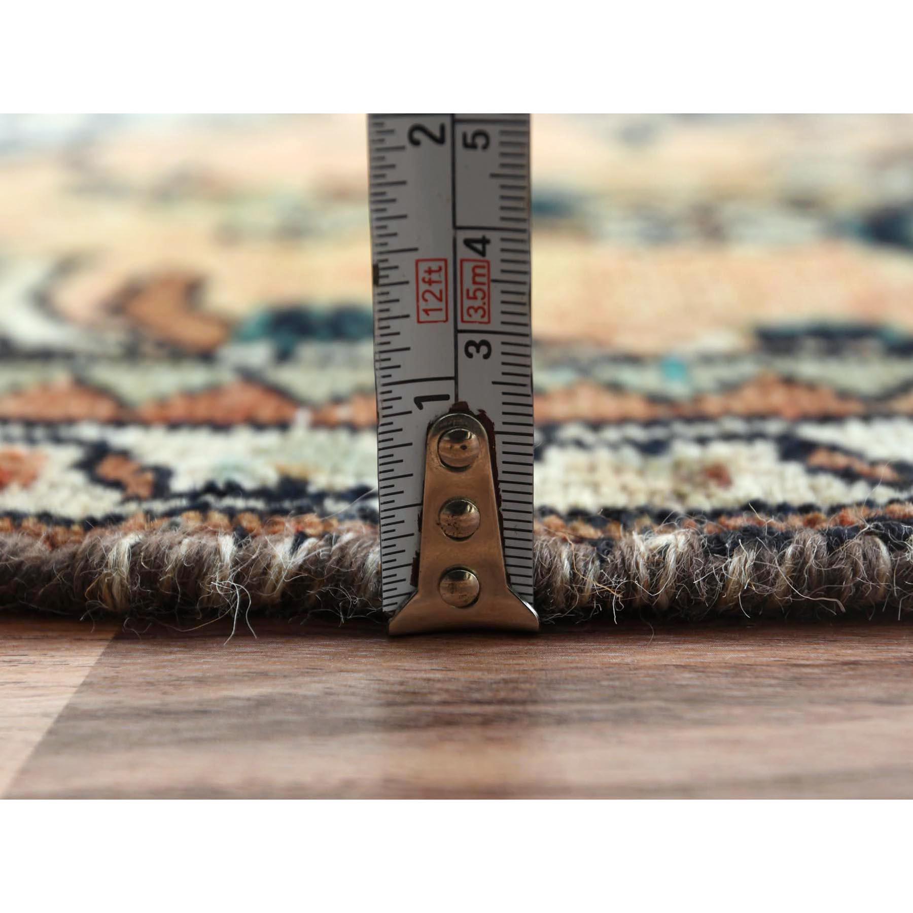 Handgeknüpfter persischer Lilahan-Teppich im Used-Look aus brauner, handgeknüpfter Wolle, im Used-Look (Mitte des 20. Jahrhunderts) im Angebot