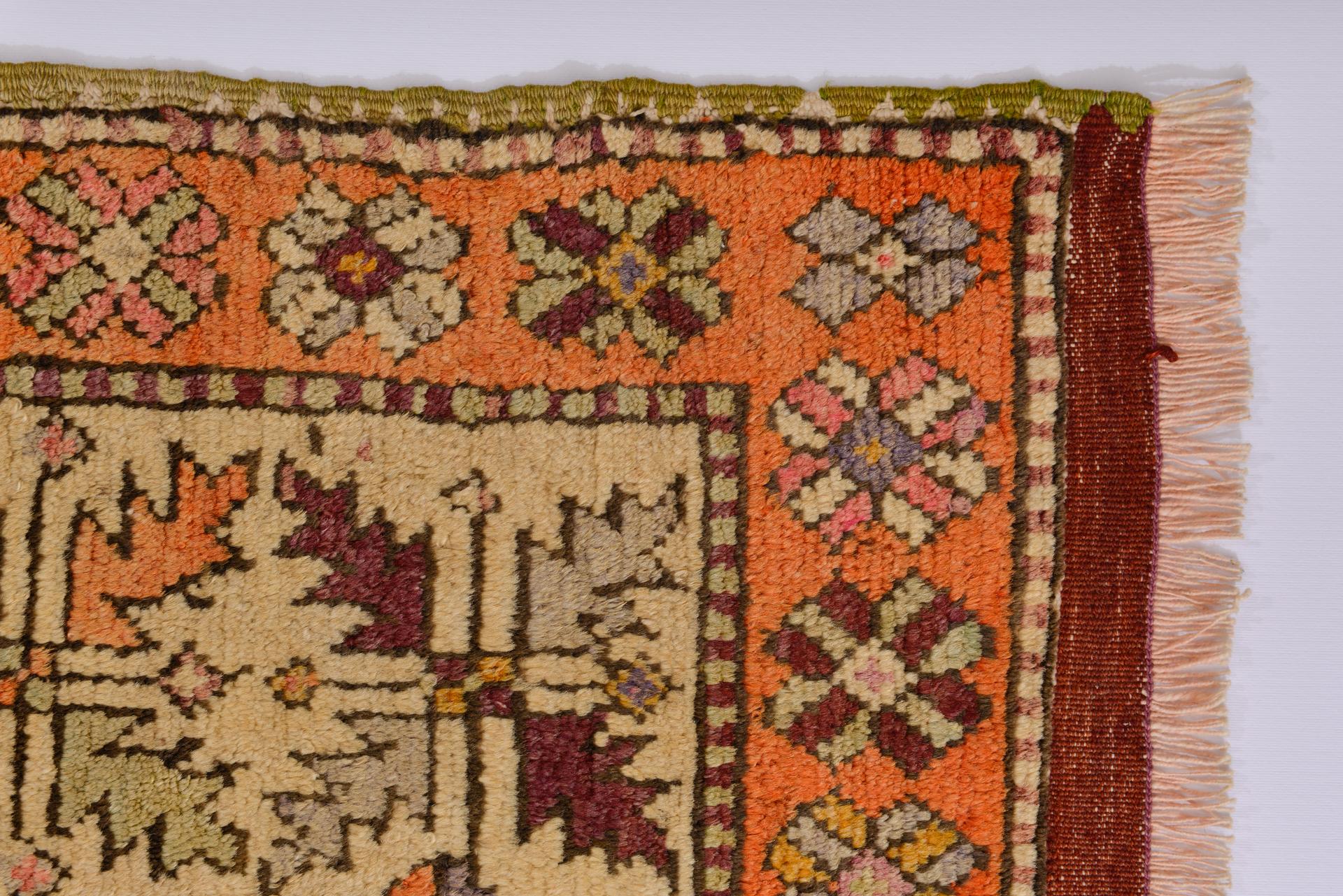 Almost Square Carpet Old Daskir In Excellent Condition In Alessandria, Piemonte