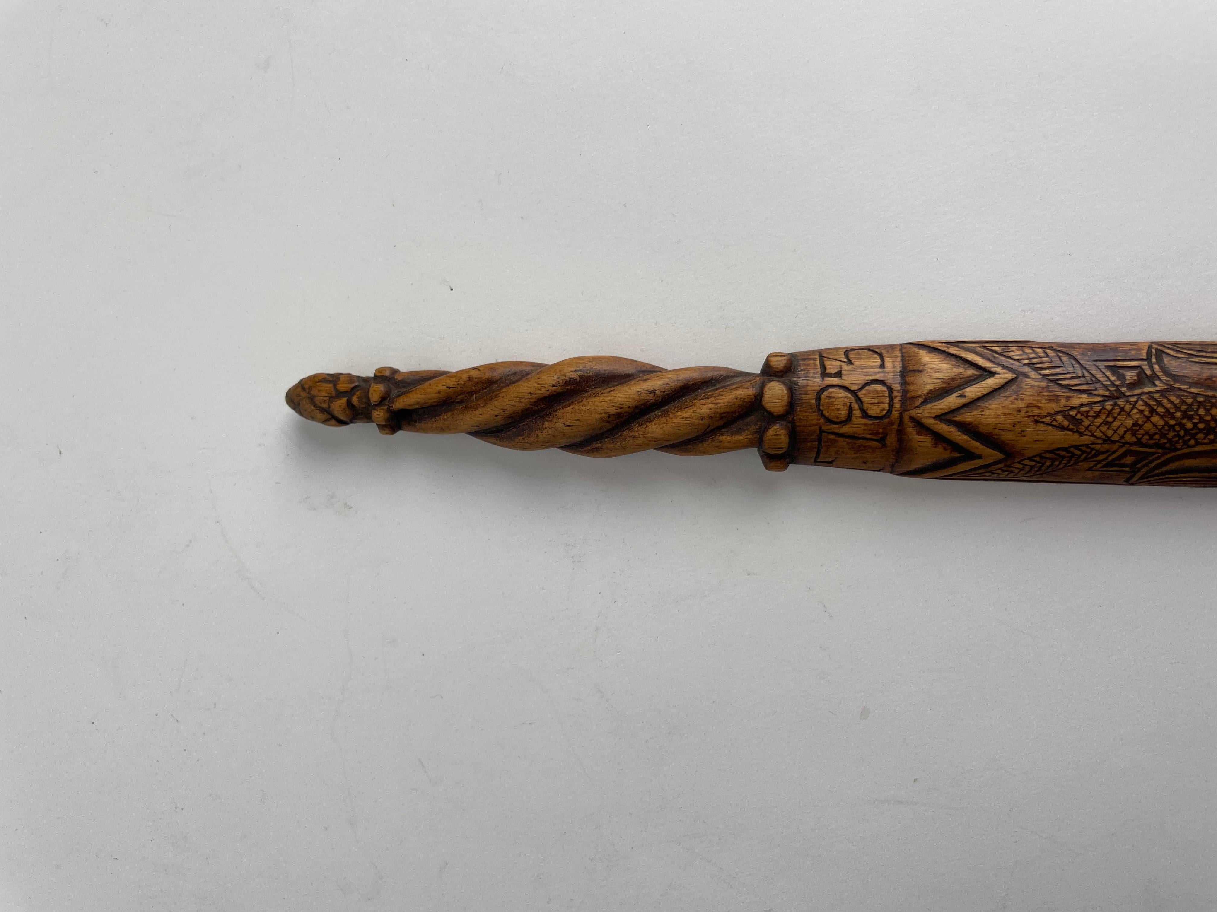 Travail du bois Alnmått (mesure cubique) en bouleau avec une couronne noble. Gustavien, daté de 1783 en vente
