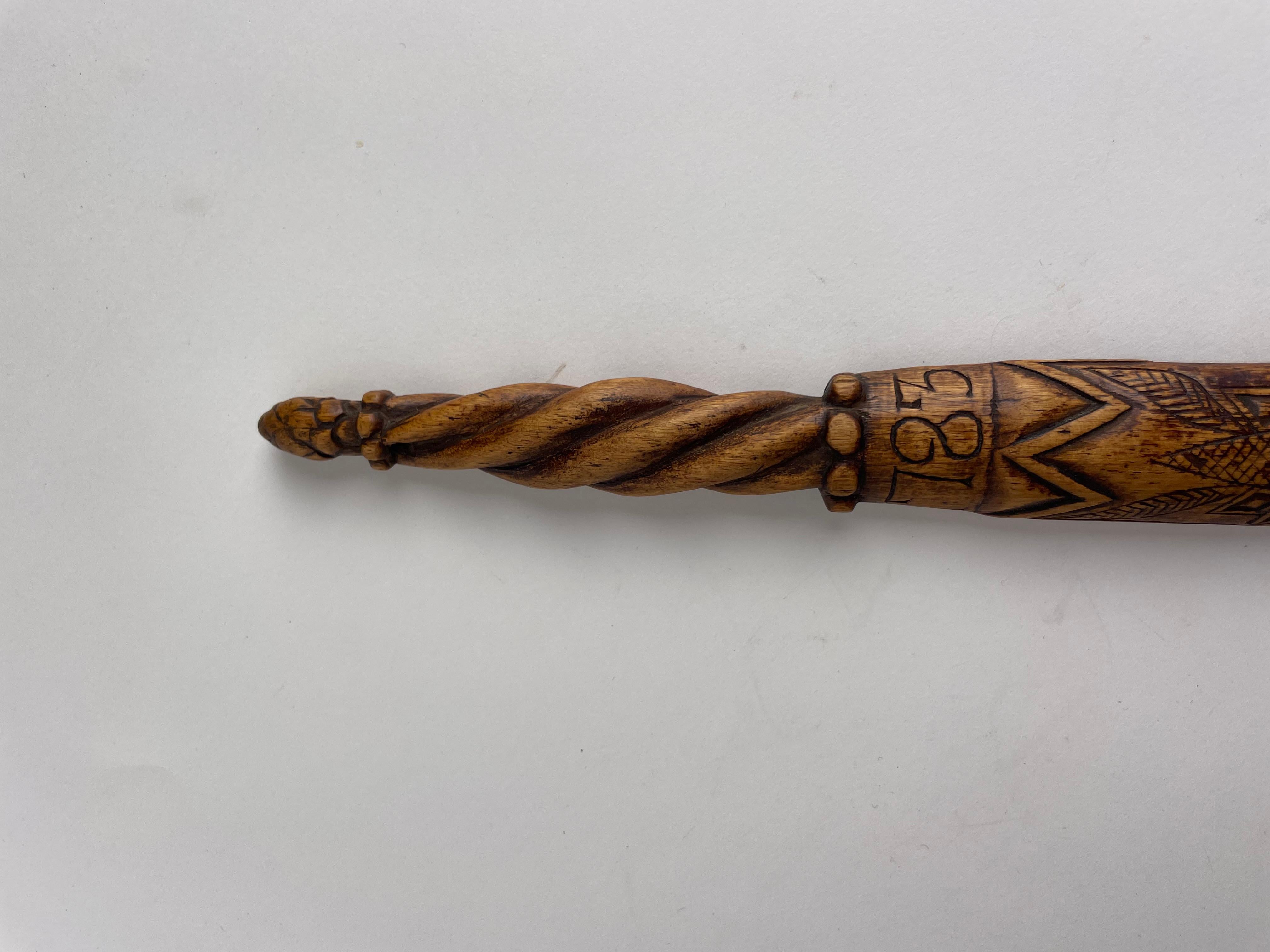 Laiton Alnmått (mesure cubique) en bouleau avec une couronne noble. Gustavien, daté de 1783 en vente