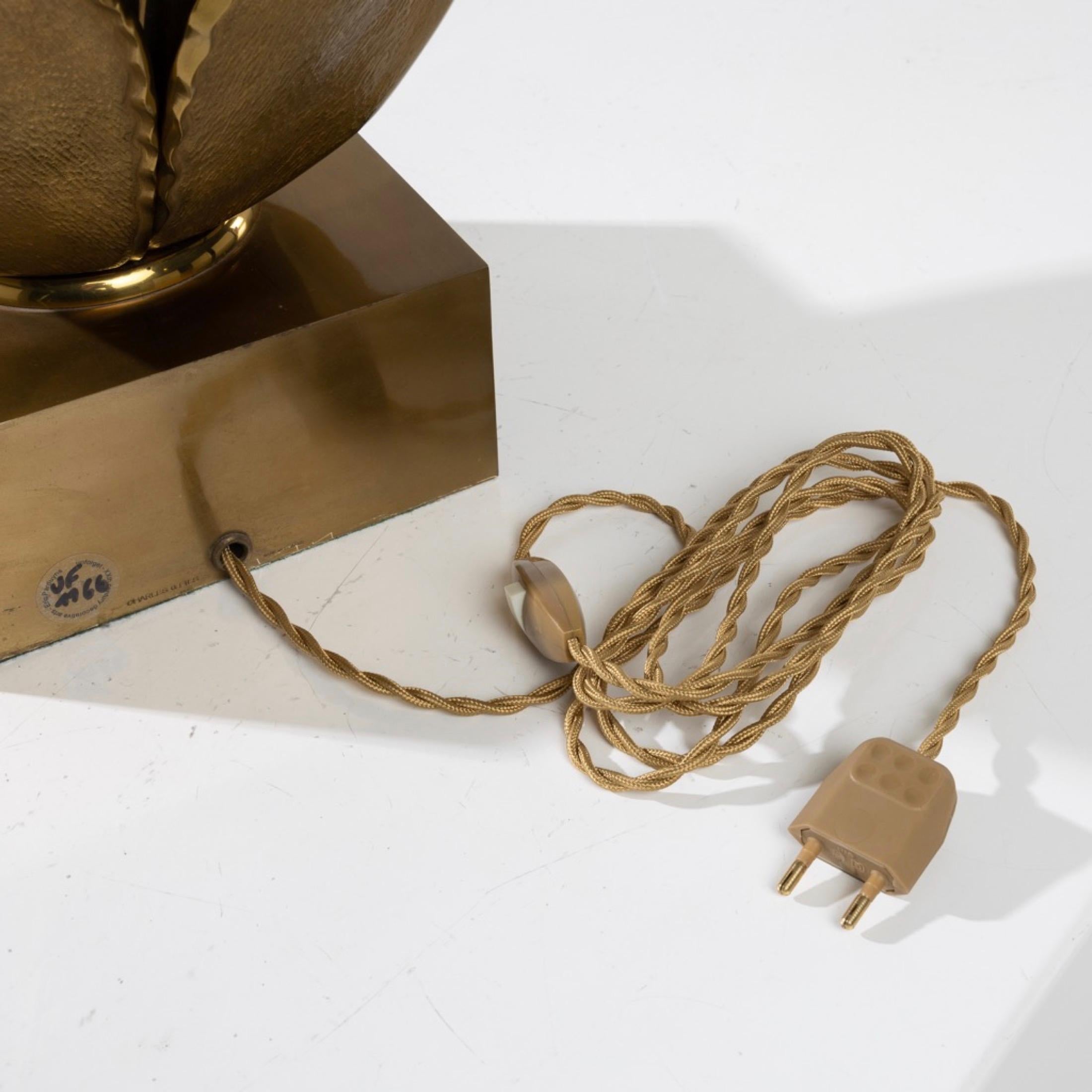 Aloes by Maison Charles – Bronze table lamp with medal patina 4