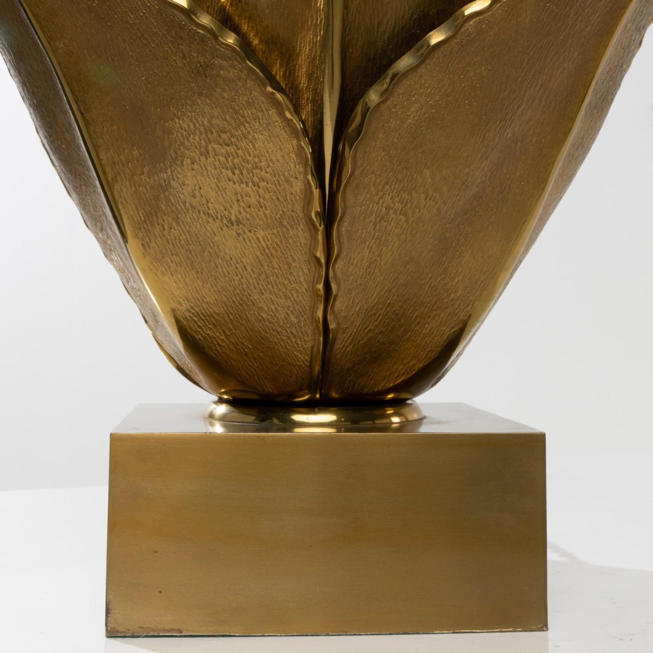 Aloes by Maison Charles – Bronze table lamp with medal patina In Good Condition In Uccle, BE