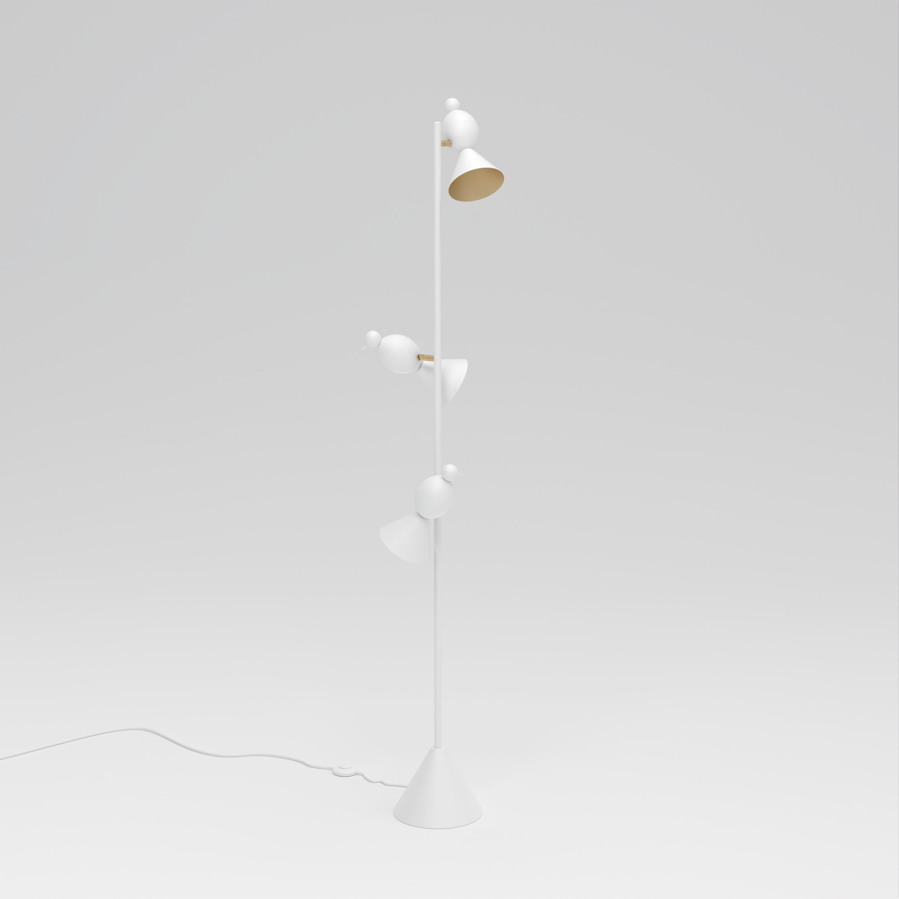 Lámpara de pie Alouette 3 Birds de Atelier Areti
Dimensiones: P 20 x An 20 x Al 150 cm.
Materiales: Metal con recubrimiento en polvo.

Disponible en versiones negra, blanca o de color.
También disponible con reflector blanco.

Todas nuestras