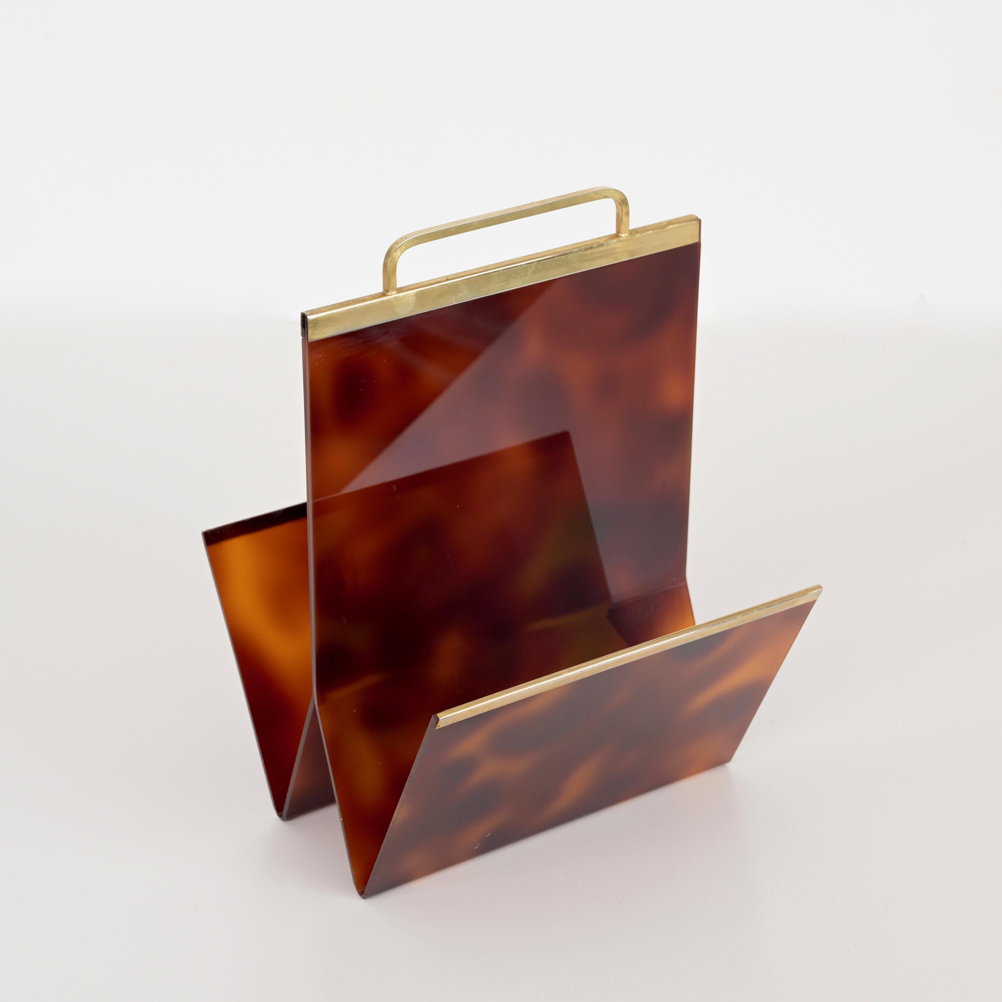 Alpac Midcentury Tortoiseshell Lucite and Brass Magazine Rack, Dior, France 1970 For Sale 4