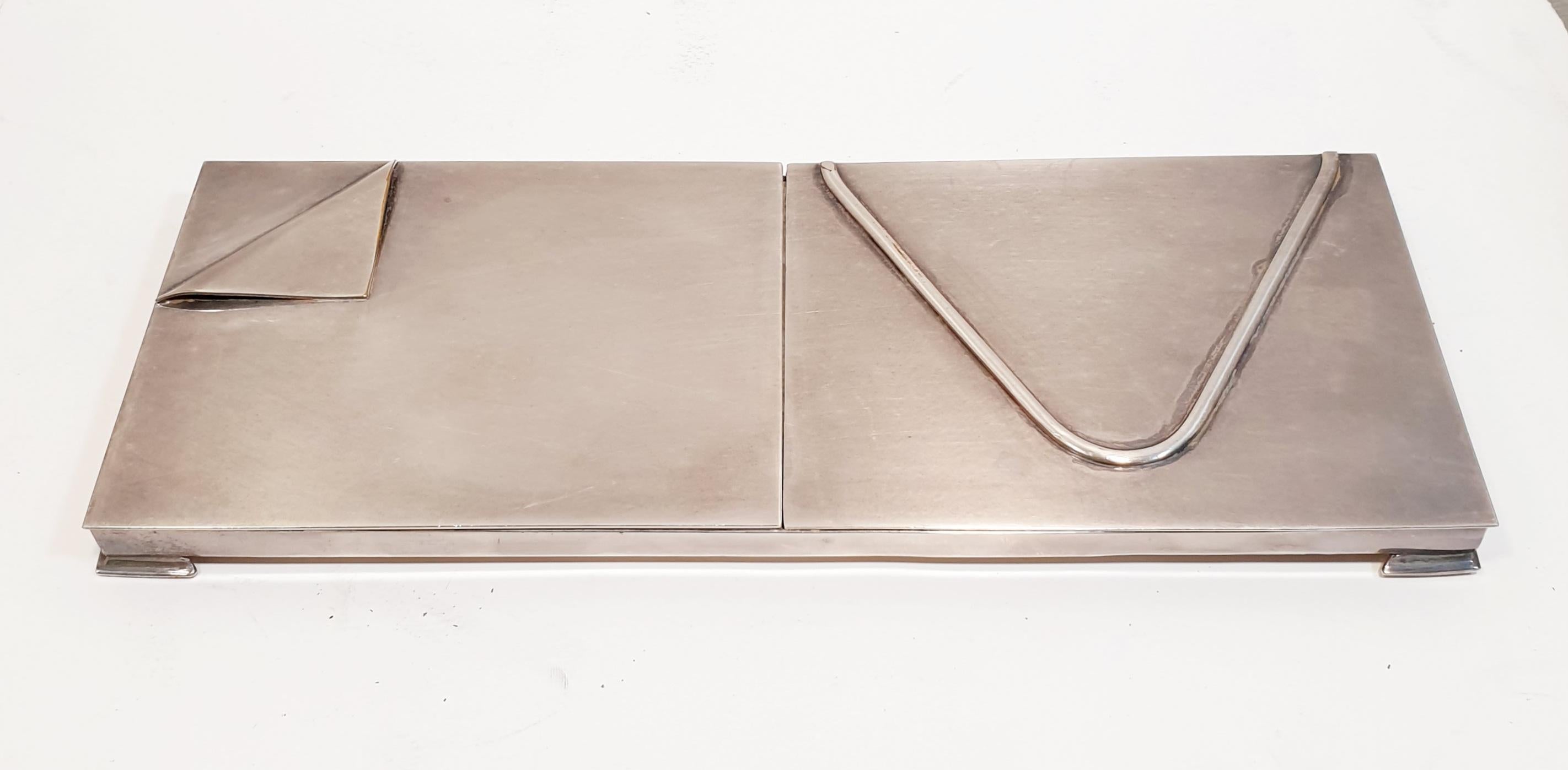  Alpaca Silver Card Holder with Envelope with two departments 
Signed  Almazan, Silver Alpaca  Factory in  Spain

PRADERA is a second generation of a family run business jewelers of reference in Spain, with a rich track record being official