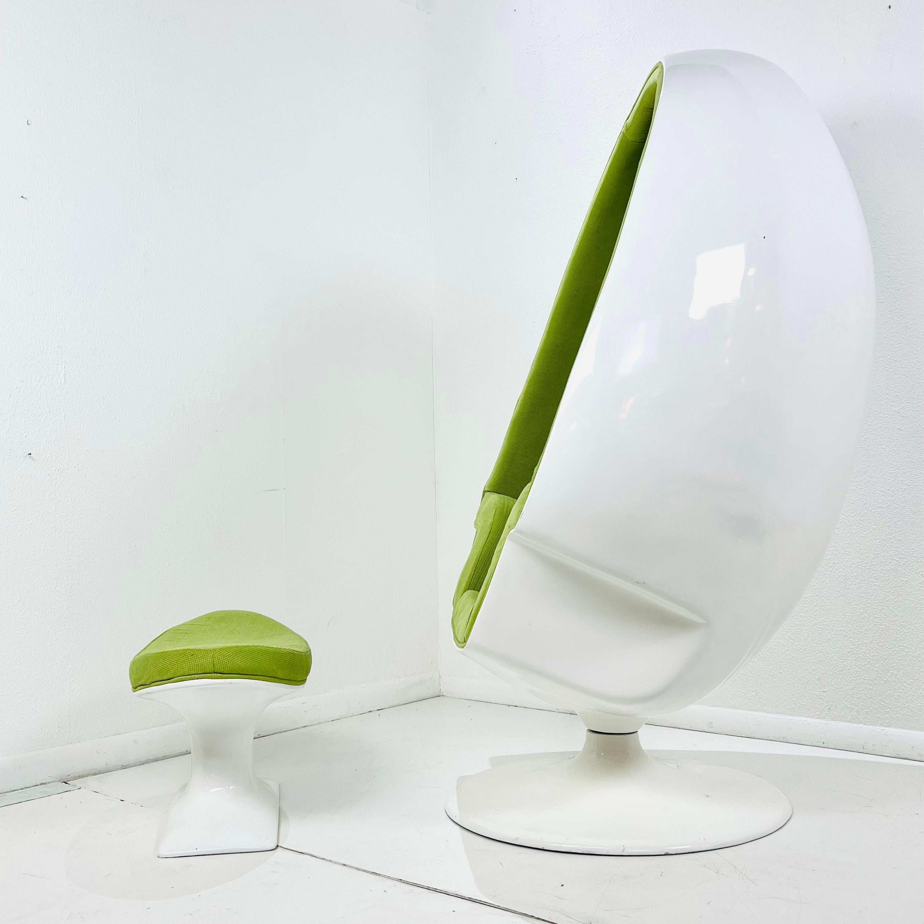 Alpha Egg Chair with Ottoman in the Style of Lee West For Sale 4