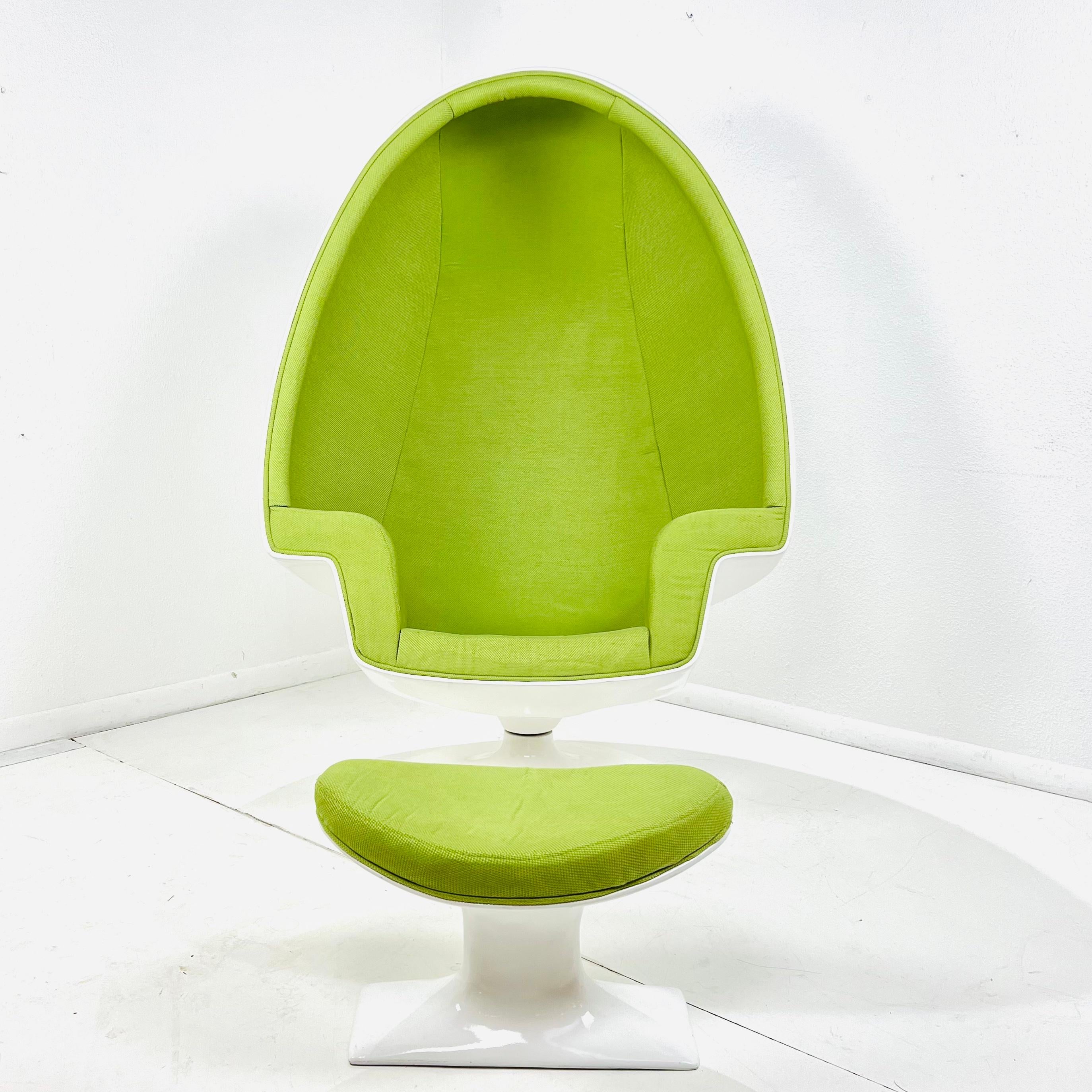 Alpha Egg Chair with Ottoman in the Style of Lee West For Sale 1