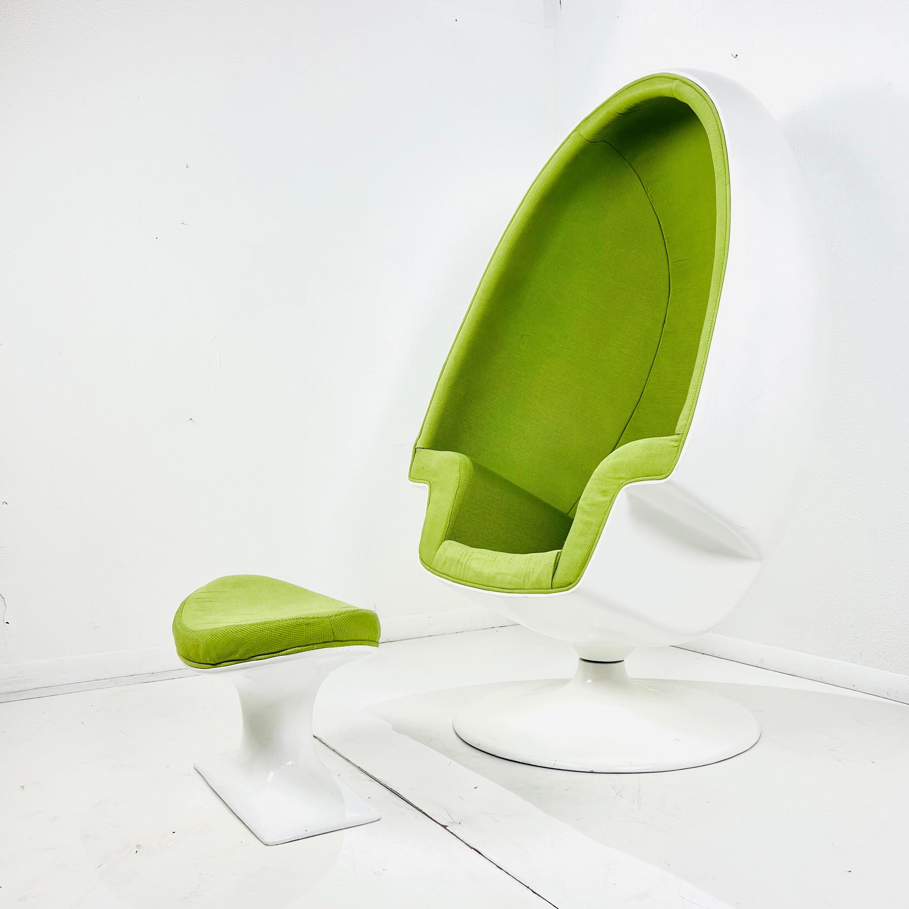 Alpha Egg Chair with Ottoman in the Style of Lee West For Sale 2