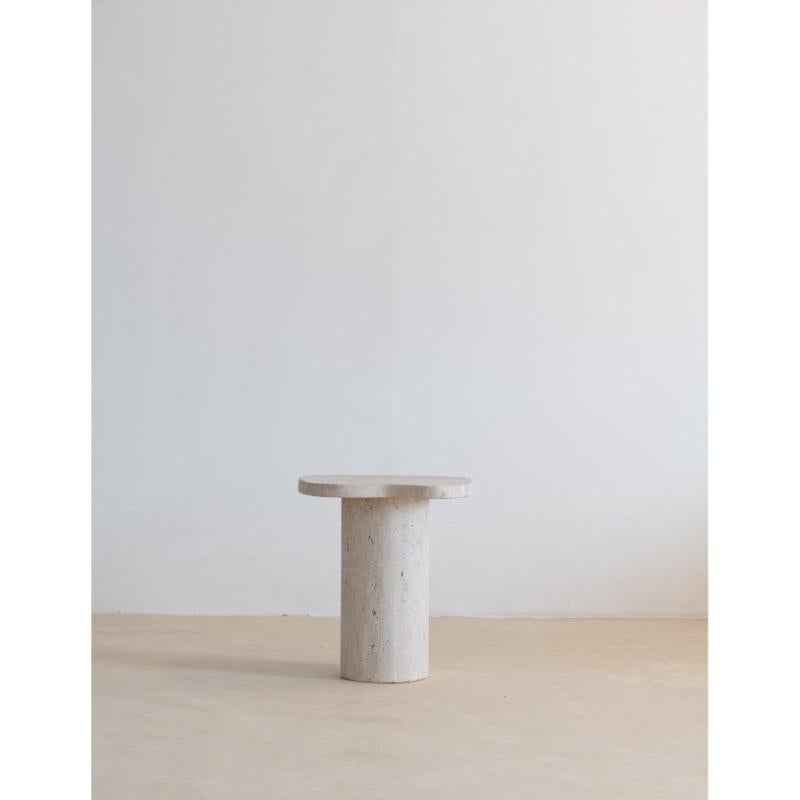 Tavolino quadrato in travertino Organic Top 40 Muted Beige di Beije Avenue In condizioni Nuovo in vendita a Geneve, CH