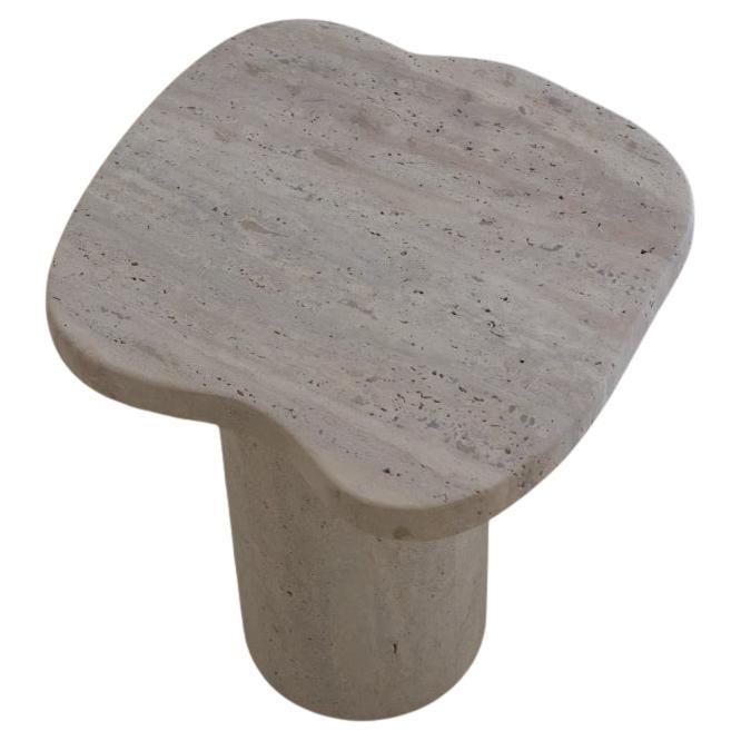 Tavolino quadrato in travertino Organic Top 40 Muted Beige di Beije Avenue