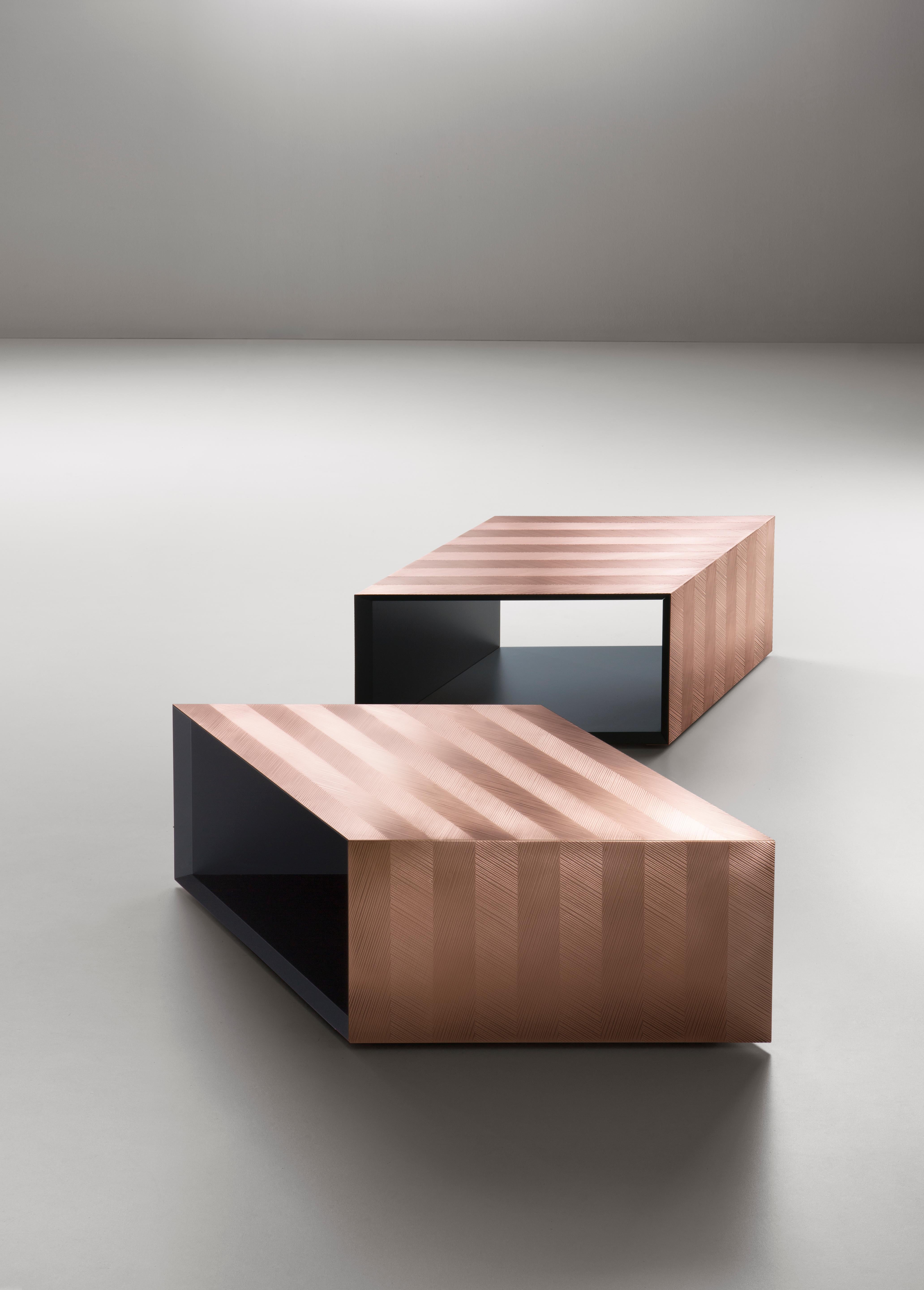 Alpha Modular Coffee Table by De Castelli
Dimensions: W 90 x D 52 x H 35 cm
Materials: DeErosion Copper, Wood
Other versions are available, please contact us for any request.

A small rhomboid-shaped table with storage space. Its simple shape