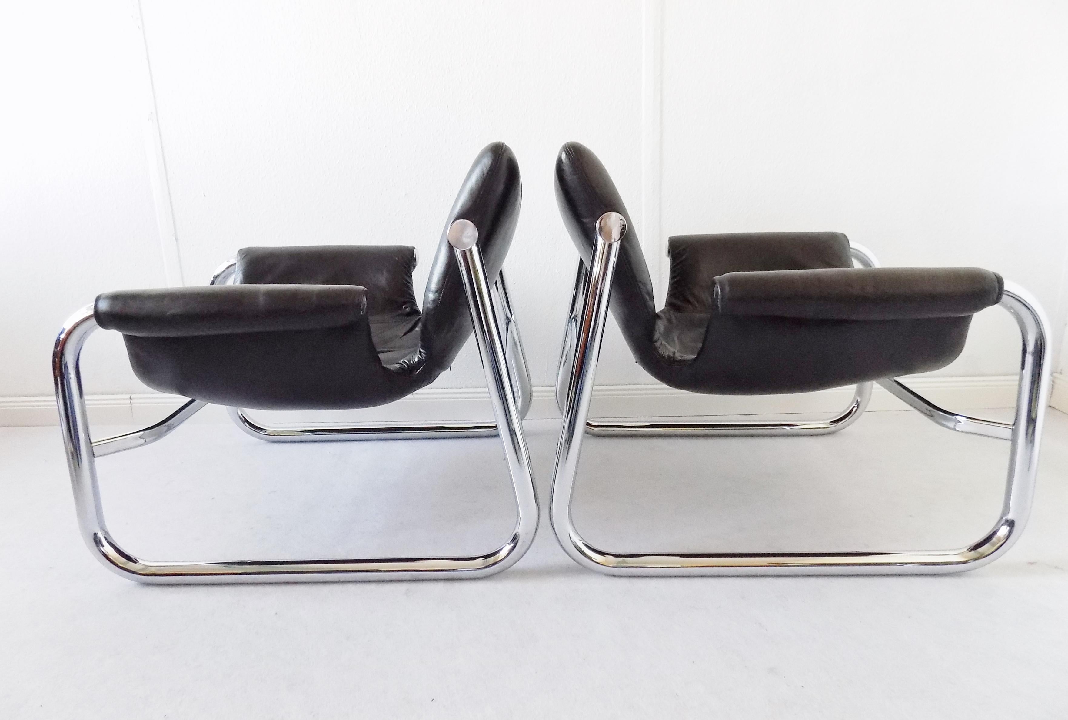 Alpha sling leather chairs by Maurice Burke for Pozza, Mid-Century Modern, black

Two alpha sling leather chairs in an extraordinary condition. The black leather is without any damages and the tubular chrome frame is shiny as new. The leather is