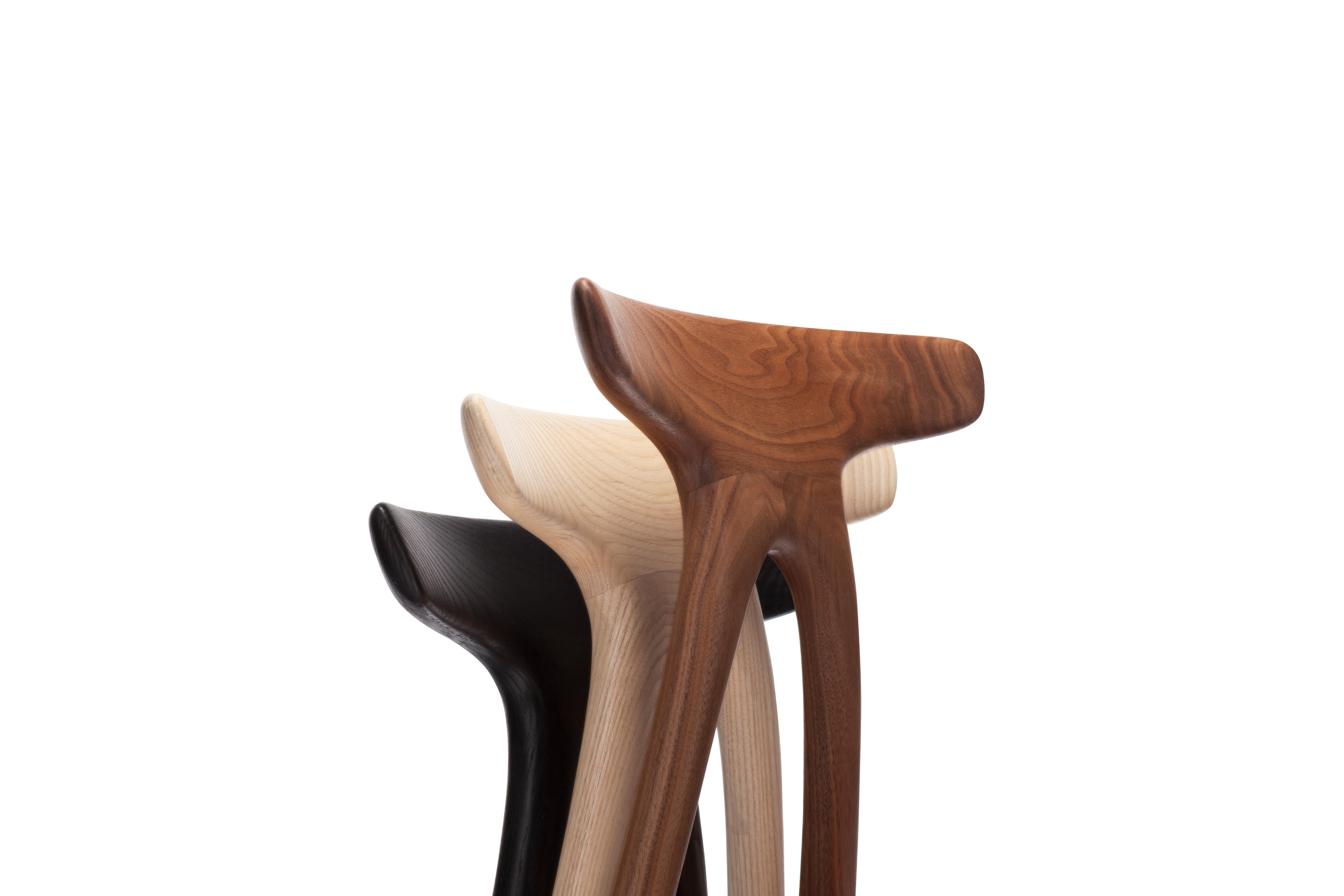 Chaise de salle à manger contemporaine empilable Alpha en chêne massif par Made in Ratio en vente 2