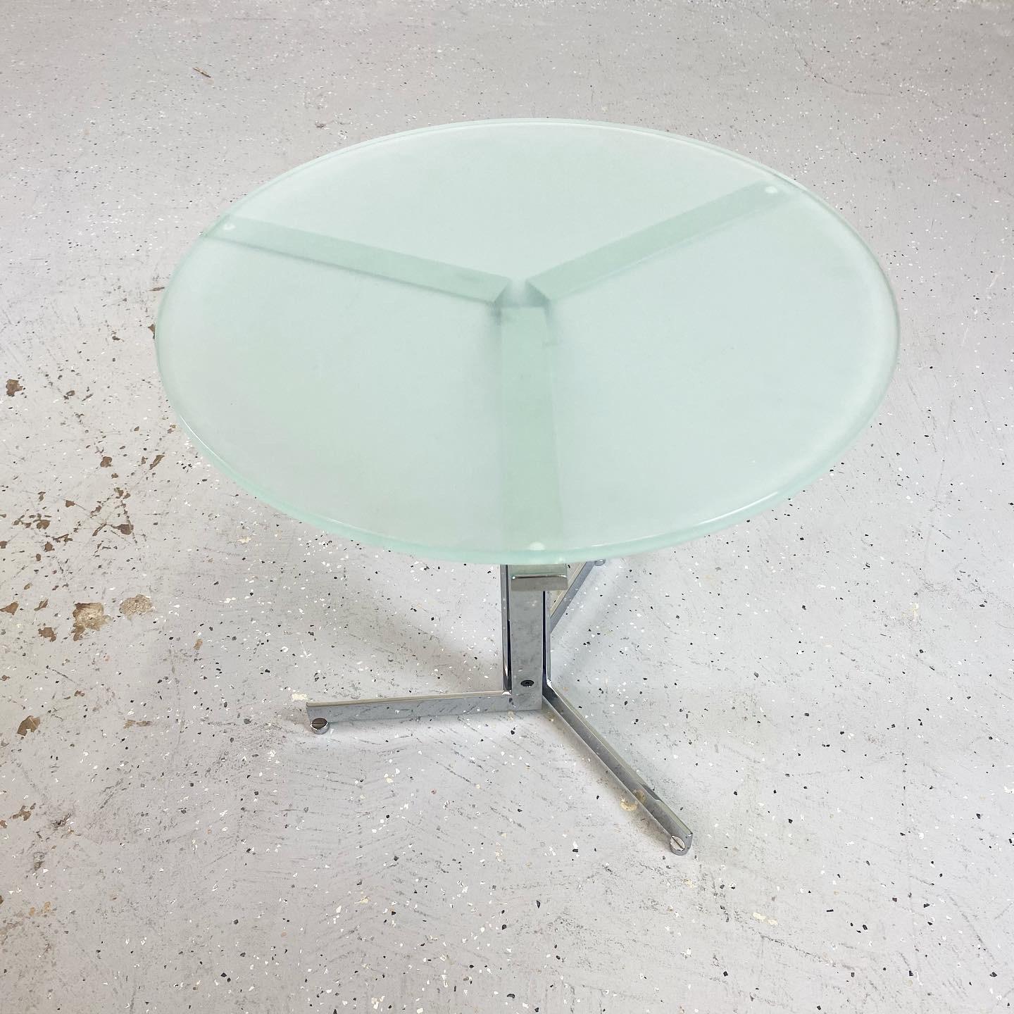 Frosted glass and chrome side table with unique three-legged base. A wonderful mid-century example from Hans Eichenberger.