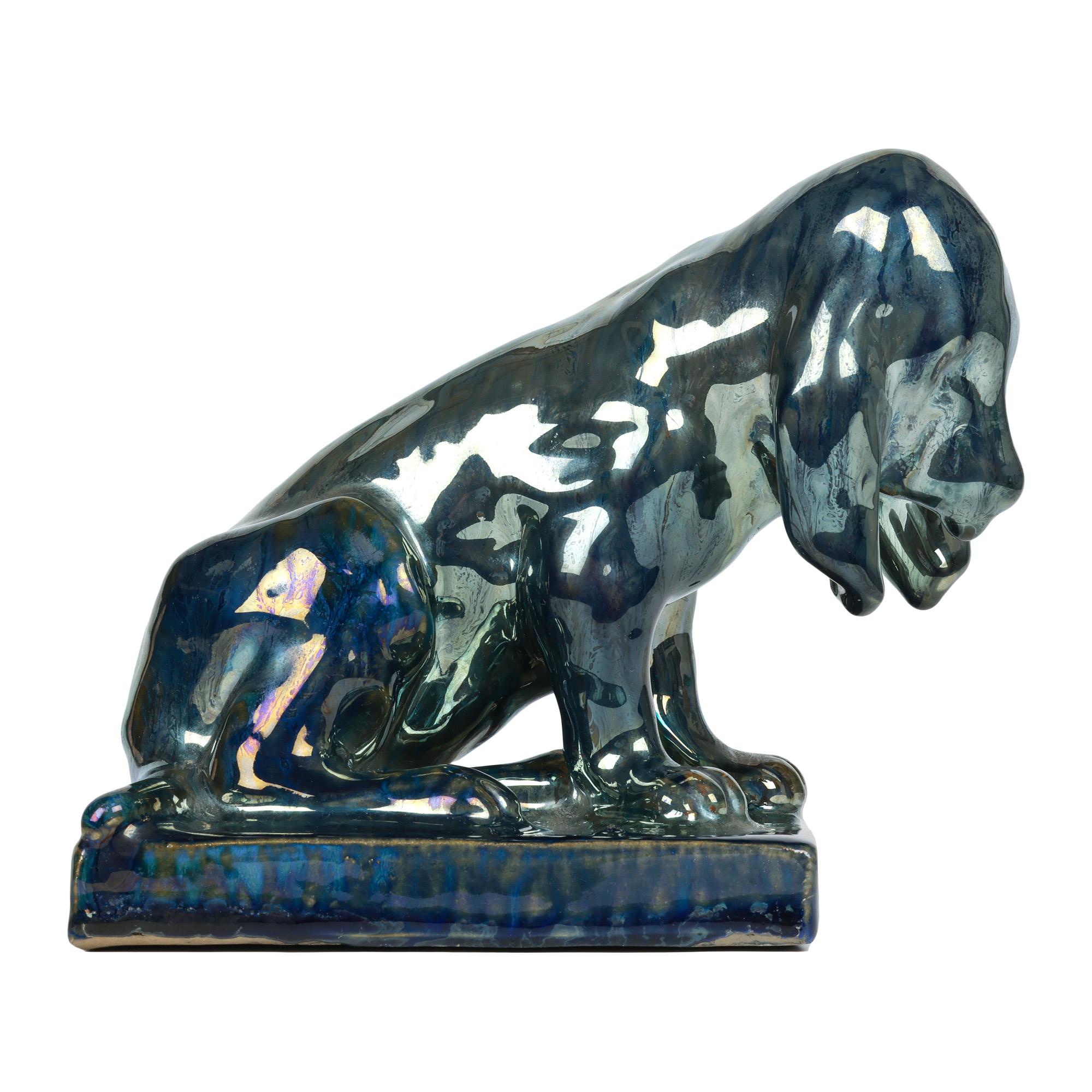 Impresionante figura de perro de cerámica artística francesa de Rambervilliers, obra del célebre artista Jean-Baptiste Alphonse Cytère y que data de principios del siglo XX. 

Alphonse Cytère fue un ceramista de renombre y miembro de la Escuela de