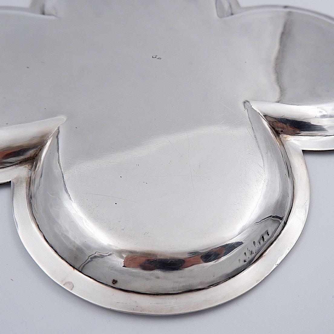 Alphonse Debain, maestro orfebre en París (1883-1911) - Bandeja trébol de plata en venta 4
