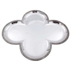 Alphonse Debain, maestro orfebre en París (1883-1911) - Bandeja trébol de plata