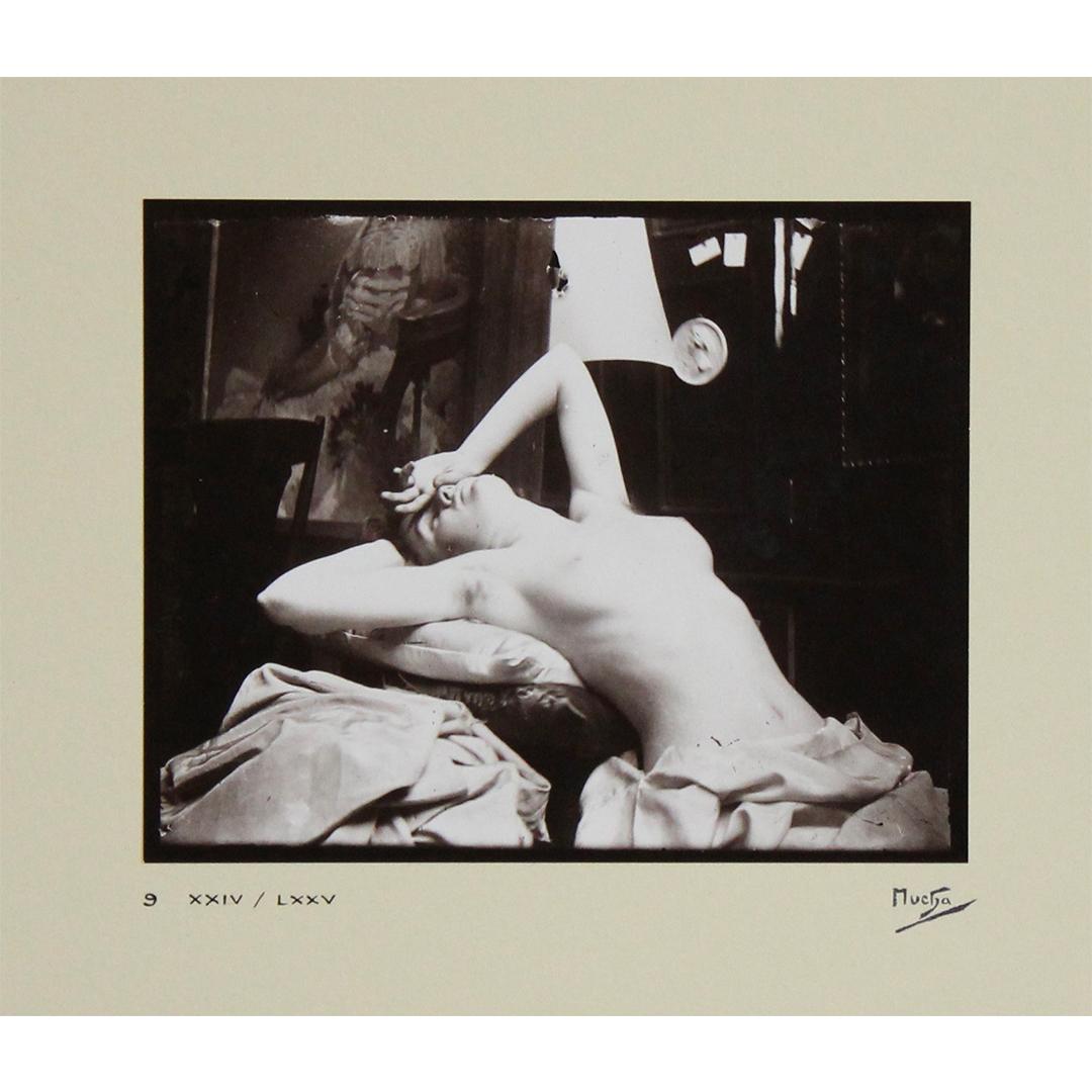 1975 portfolio Settings & Models - suite de dix plaques photographiques d'après Mucha en vente 4