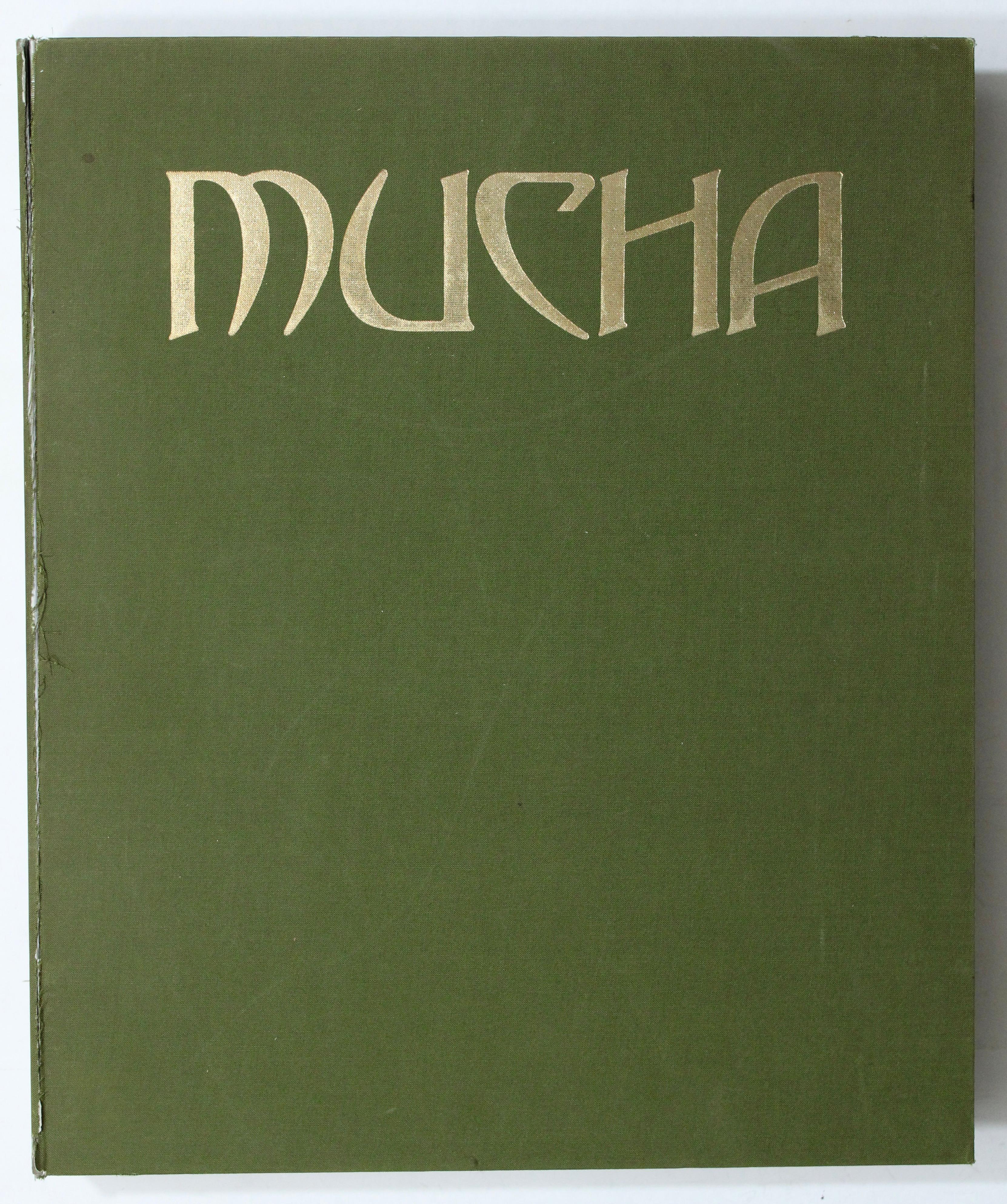 1975 portfolio Settings & Models - suite de dix plaques photographiques d'après Mucha - Photograph de Alphonse Mucha