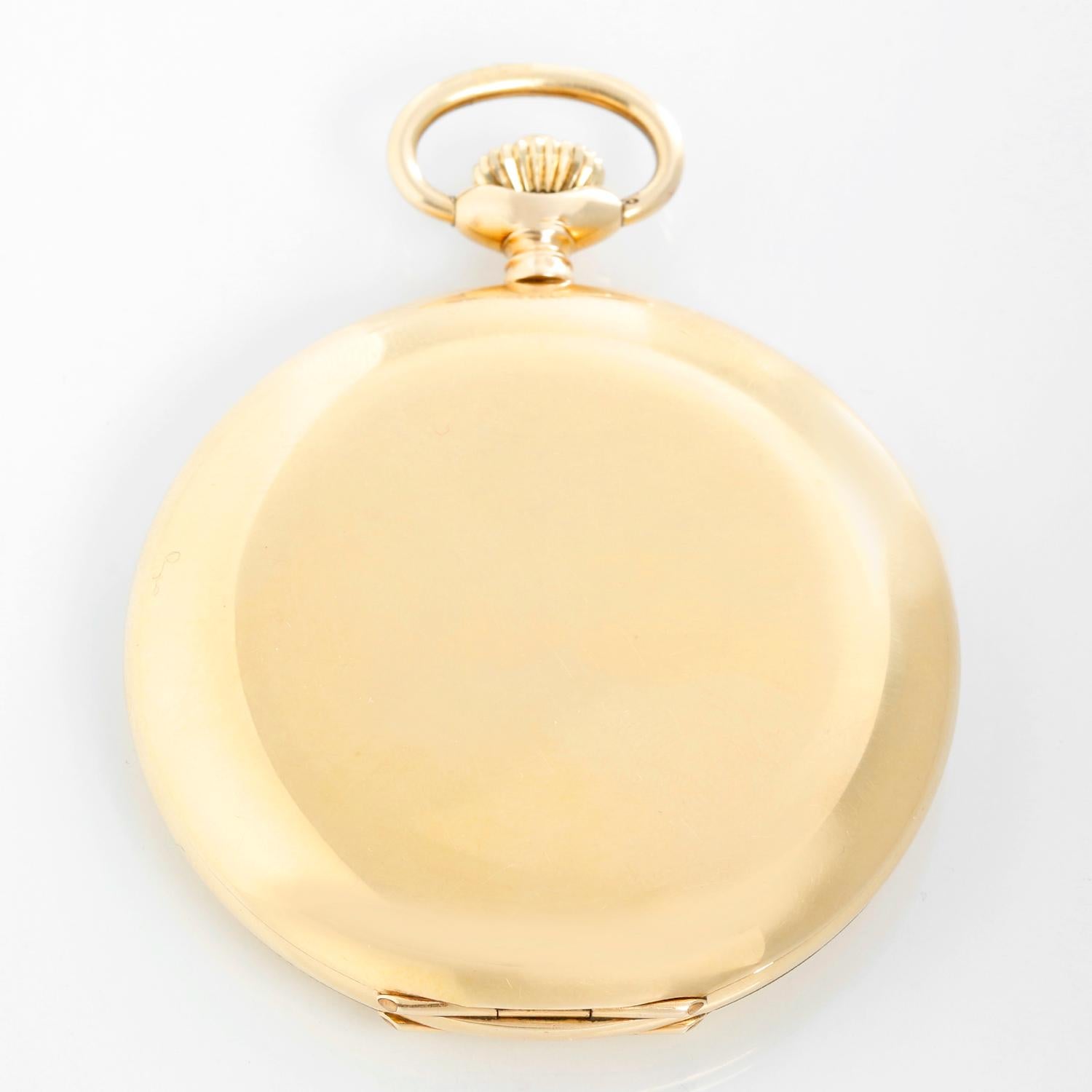 Montre de poche Alpina en or jaune 14 carats - Remontage manuel . Or jaune 14 carats ( 53 mm ) . Cadran champagne avec chiffres Breguet ; sous-cadran à 6 heures. Usagé avec boîte personnalisée.
