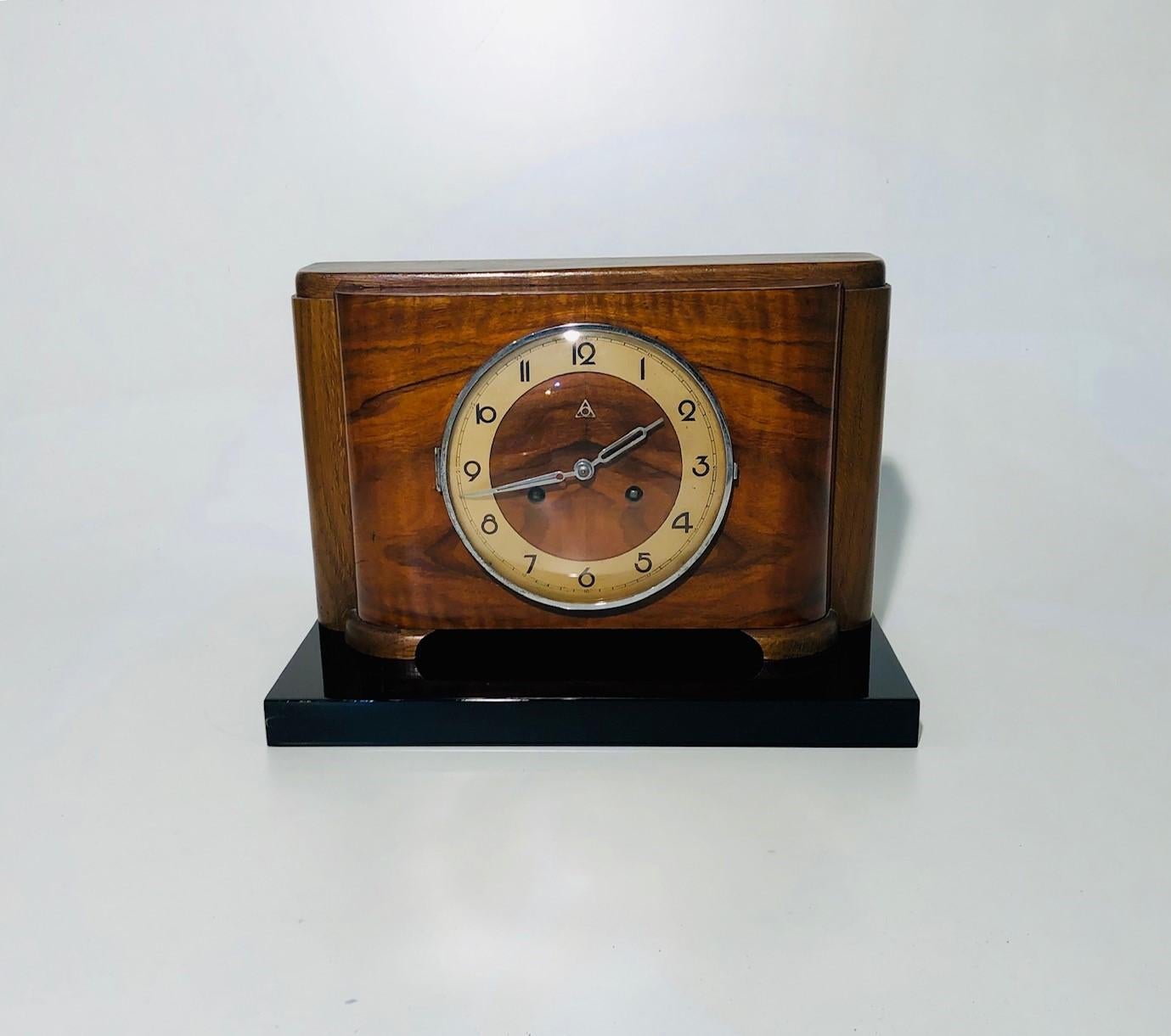 Very beautiful table / buffet / mantelpiece clock from the 1920s manufactured by Alpina. This is a great, functional specially made Art Deco desk clock from Germany. It is in good condition, with an intact dial and a restored and newly varnished