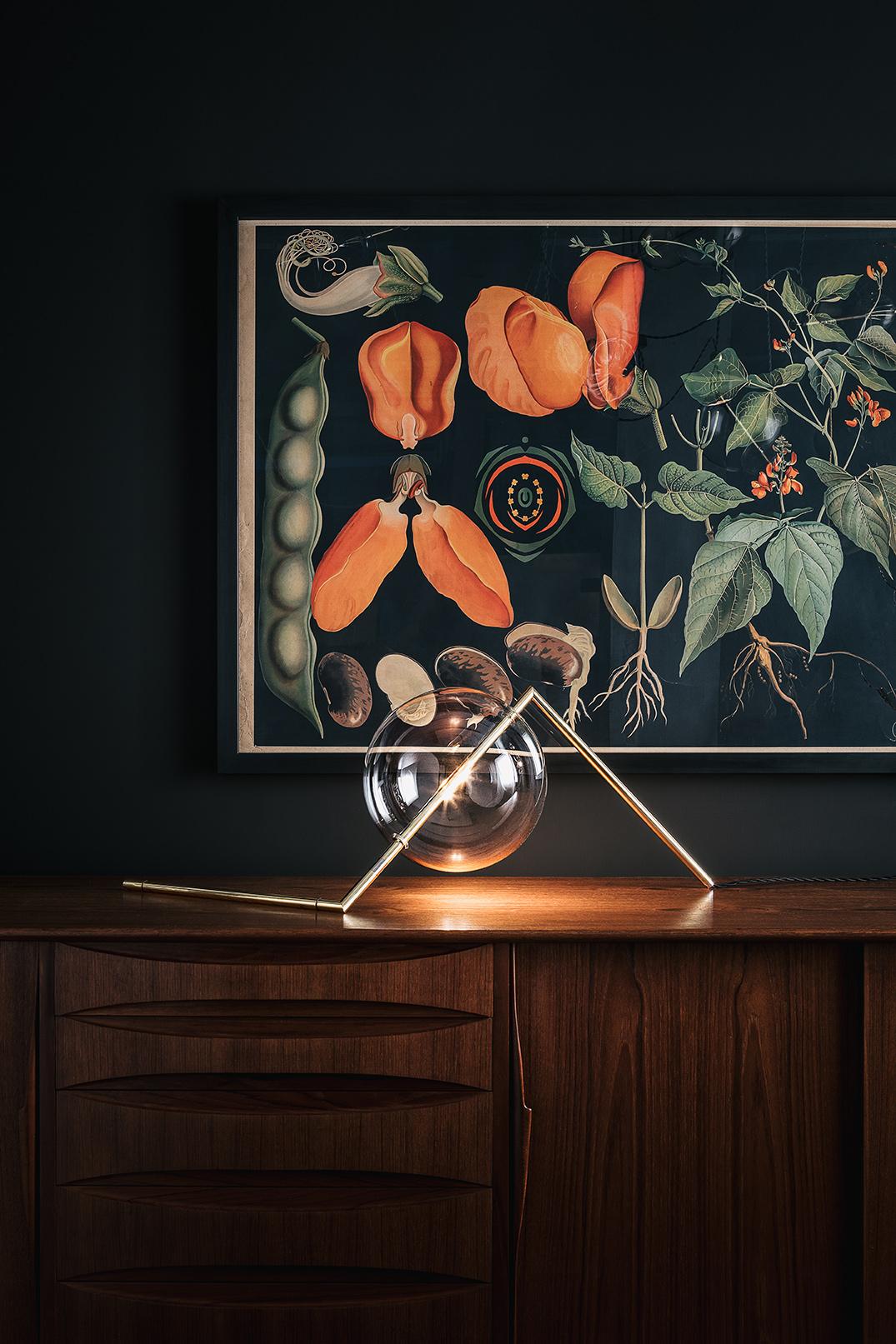 Alpina Lámpara de mesilla o de cabecera escultural minimalista negra latón ennegrecido en venta 2