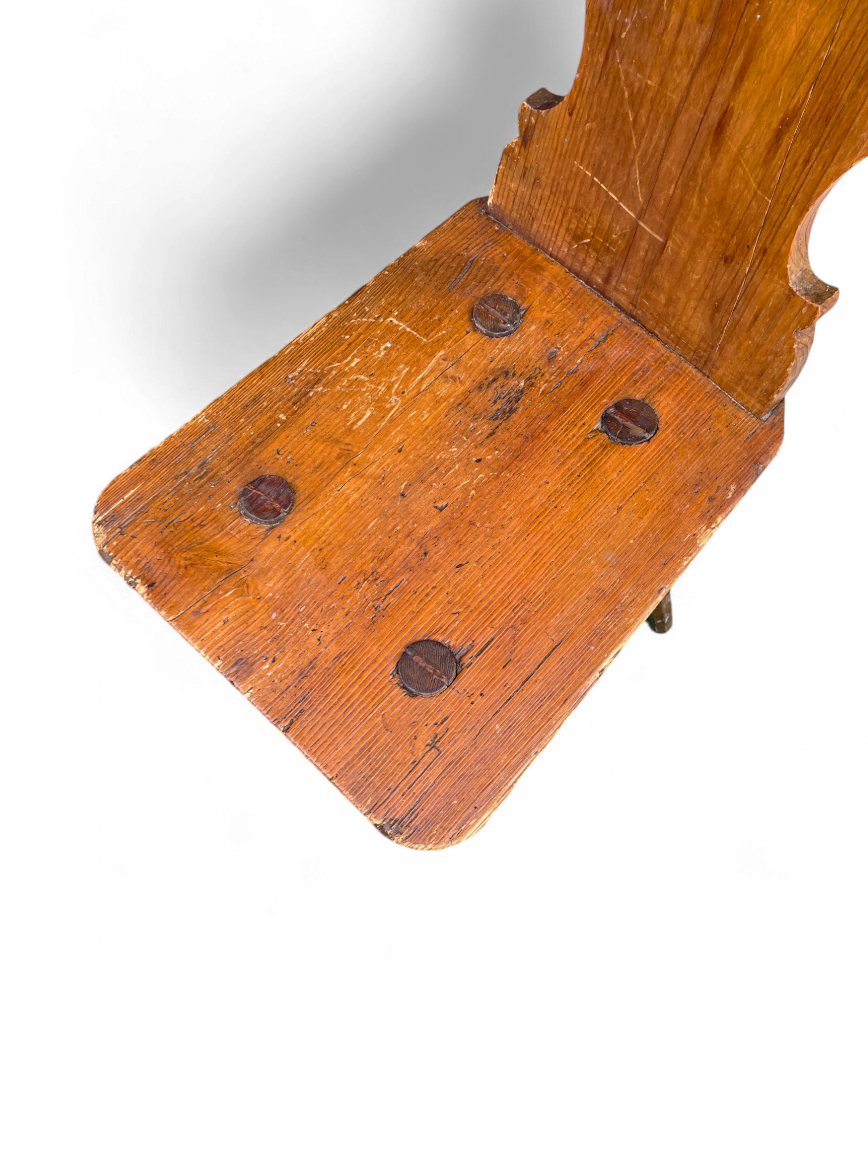 Alpine Stuhl aus Tannenholz im Angebot 4