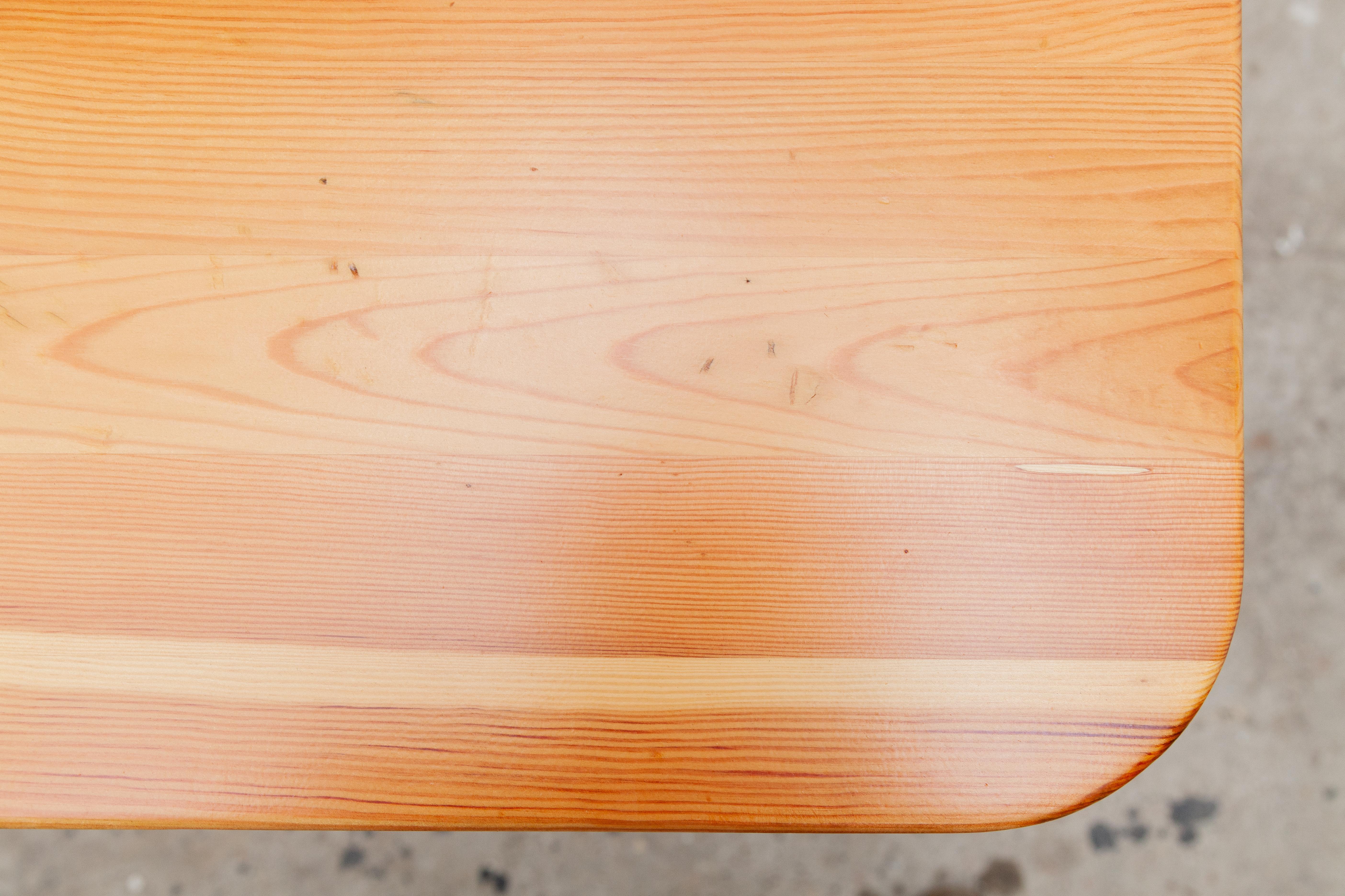 Table de salle à manger brutaliste d'inspiration alpine dans le style de Charlotte Perriand, années 1960 en vente 3