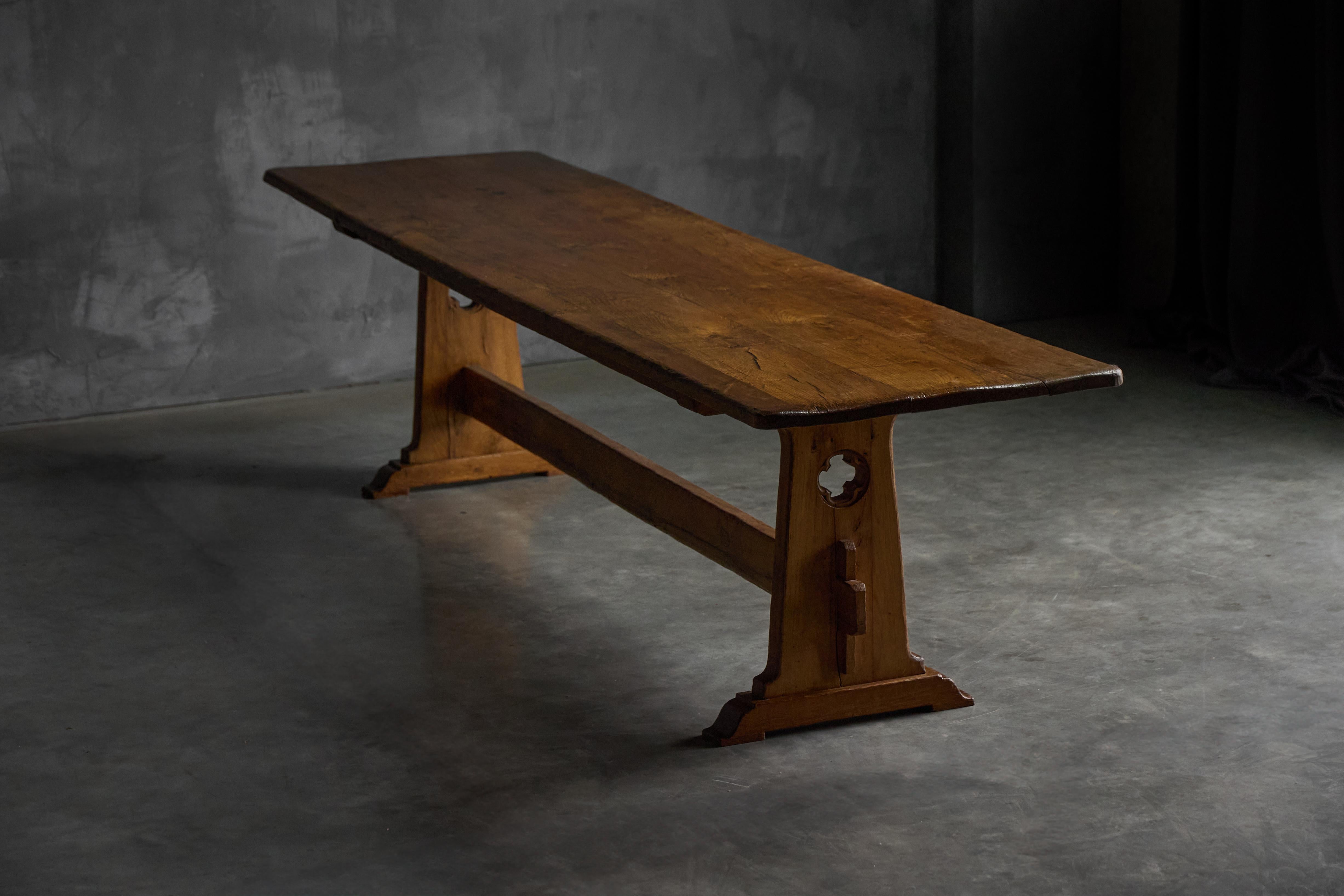 Mesa de comedor rústica alpina, Francia, mediados del siglo XX Madera en venta