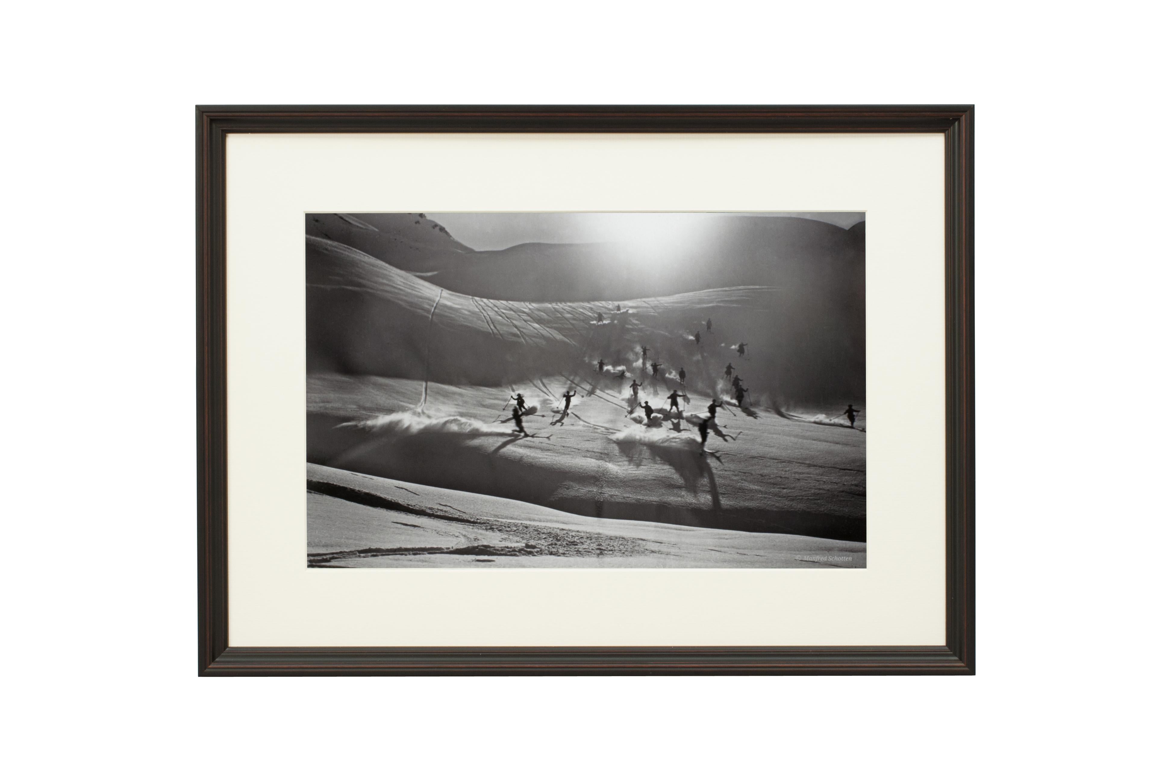 Photographie de ski alpin, Happy Skiers, prise à partir de l'original des années 1930 en vente 3