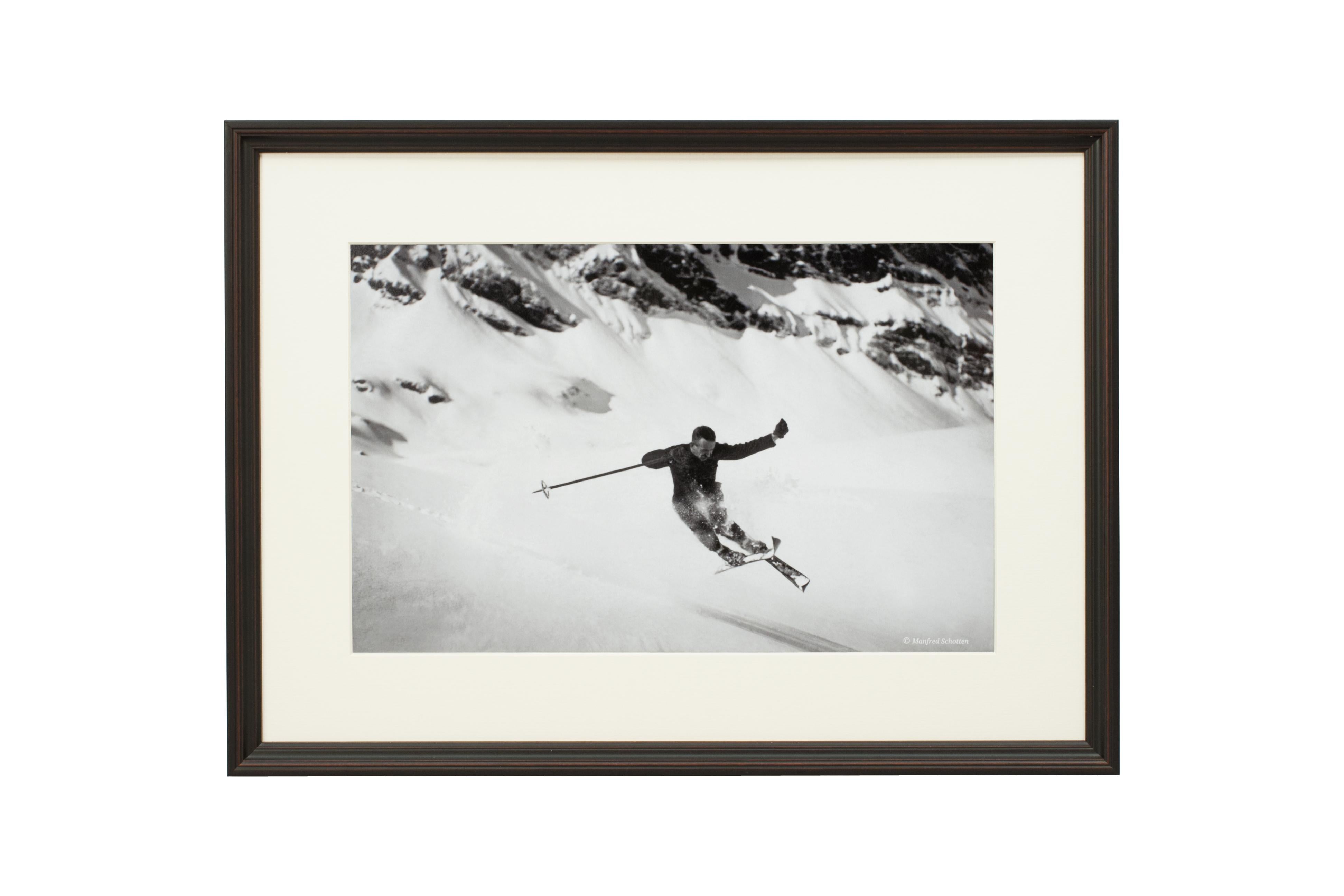 Alpinskifotografie, „Quersprung“, aufgenommen nach einer Originalfotografie aus den 1930er Jahren im Angebot 2