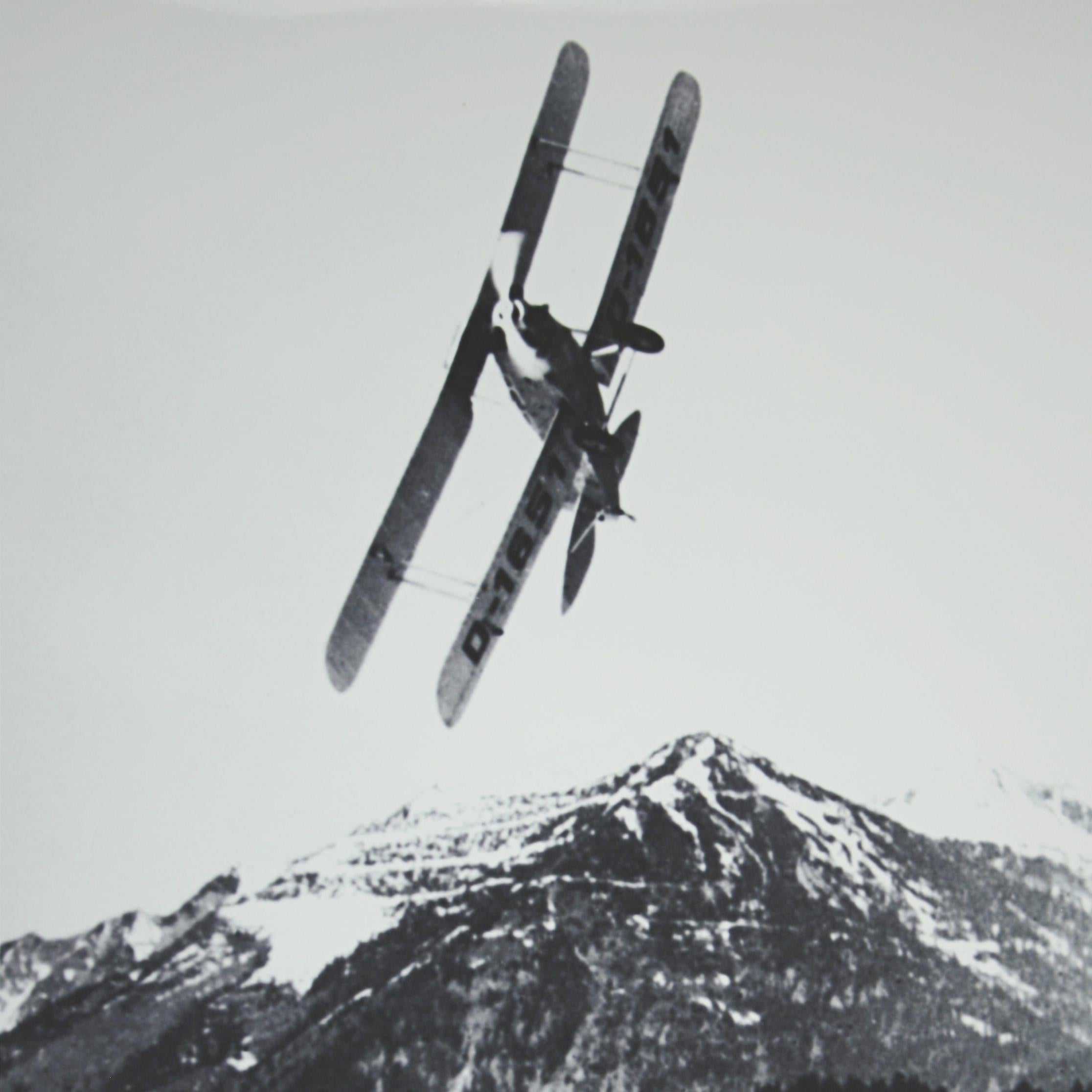 Alpinskifotografie, „Das Rennen“, aufgenommen aus einer Originalfotografie aus den 1930er Jahren (Britisch) im Angebot