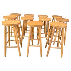 Chalet-Hocker im Alpenstil aus Holz, Satz von 11 - 1970er Chalet-Hocker im Alpenstil aus Holz, Satz von 11 - 1970er