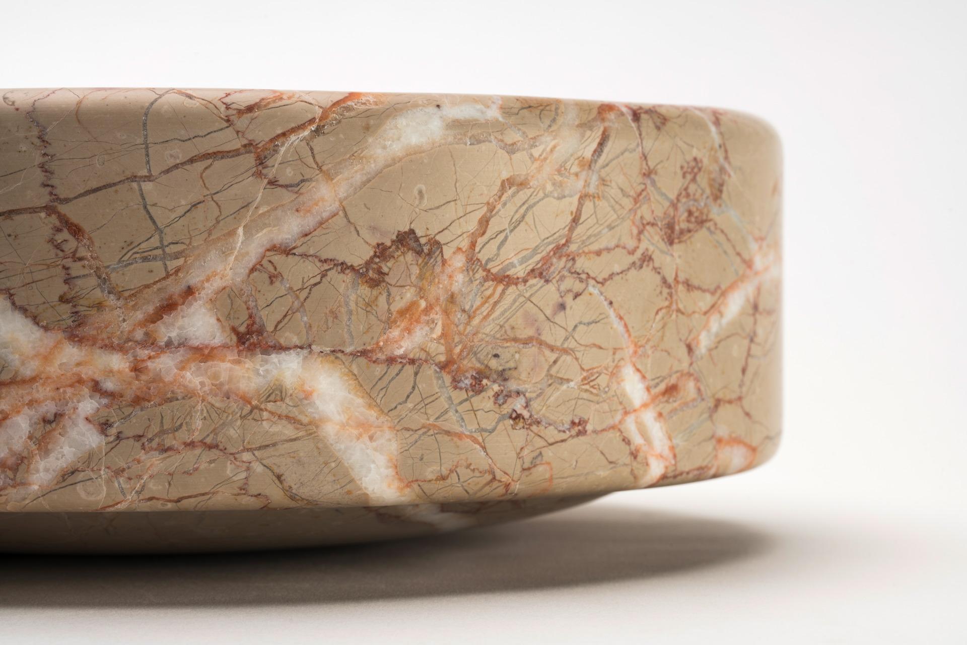 Alpinina-Schale aus Kalkstein von Jasper Morrison, hergestellt in Portugal (Minimalistisch)