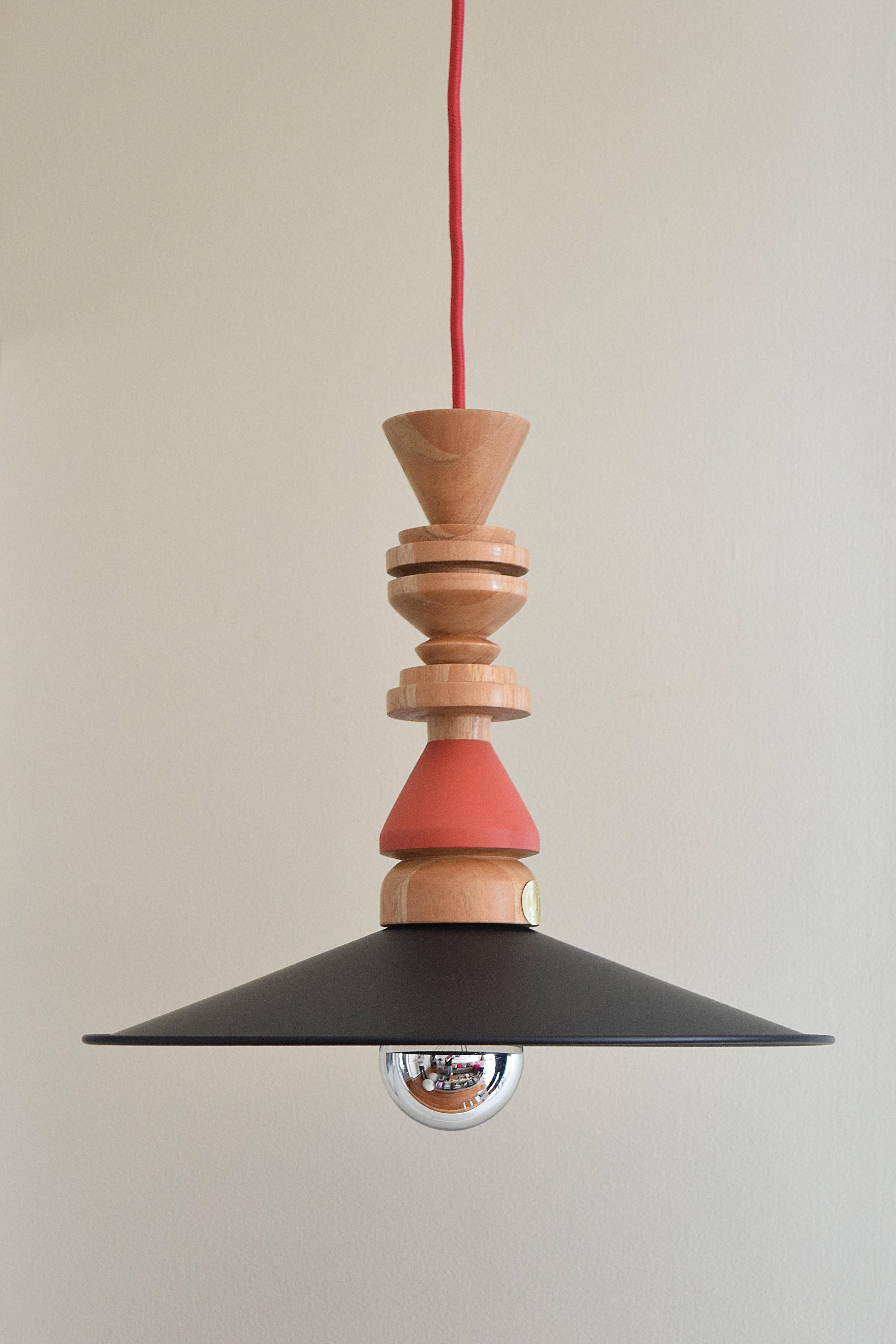 Alquisiras Contemporary Lampe (Gemalt) im Angebot