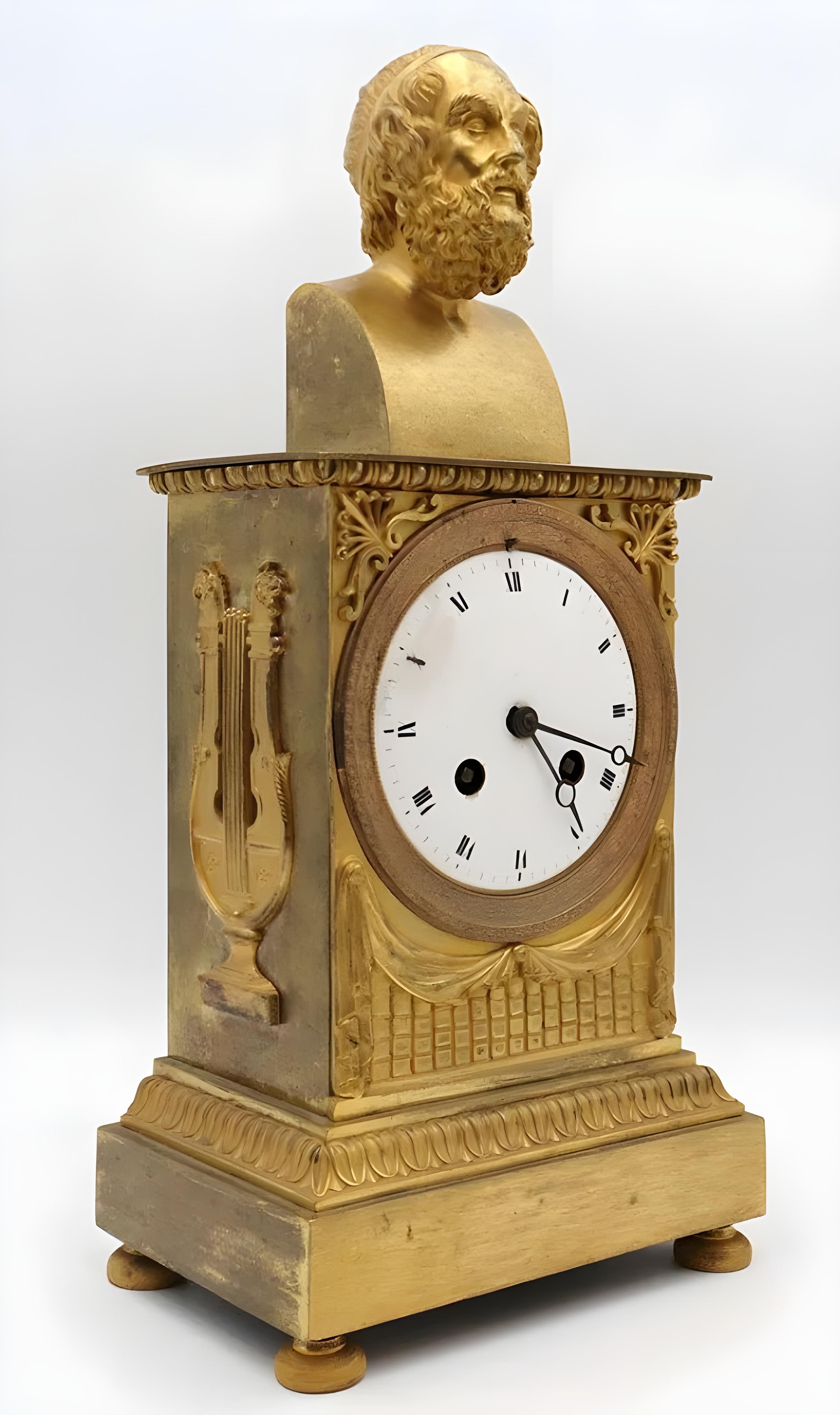 Français Collection Alriz : Une horloge empire à buste Homer en bronze doré à la manière de Thomire en vente