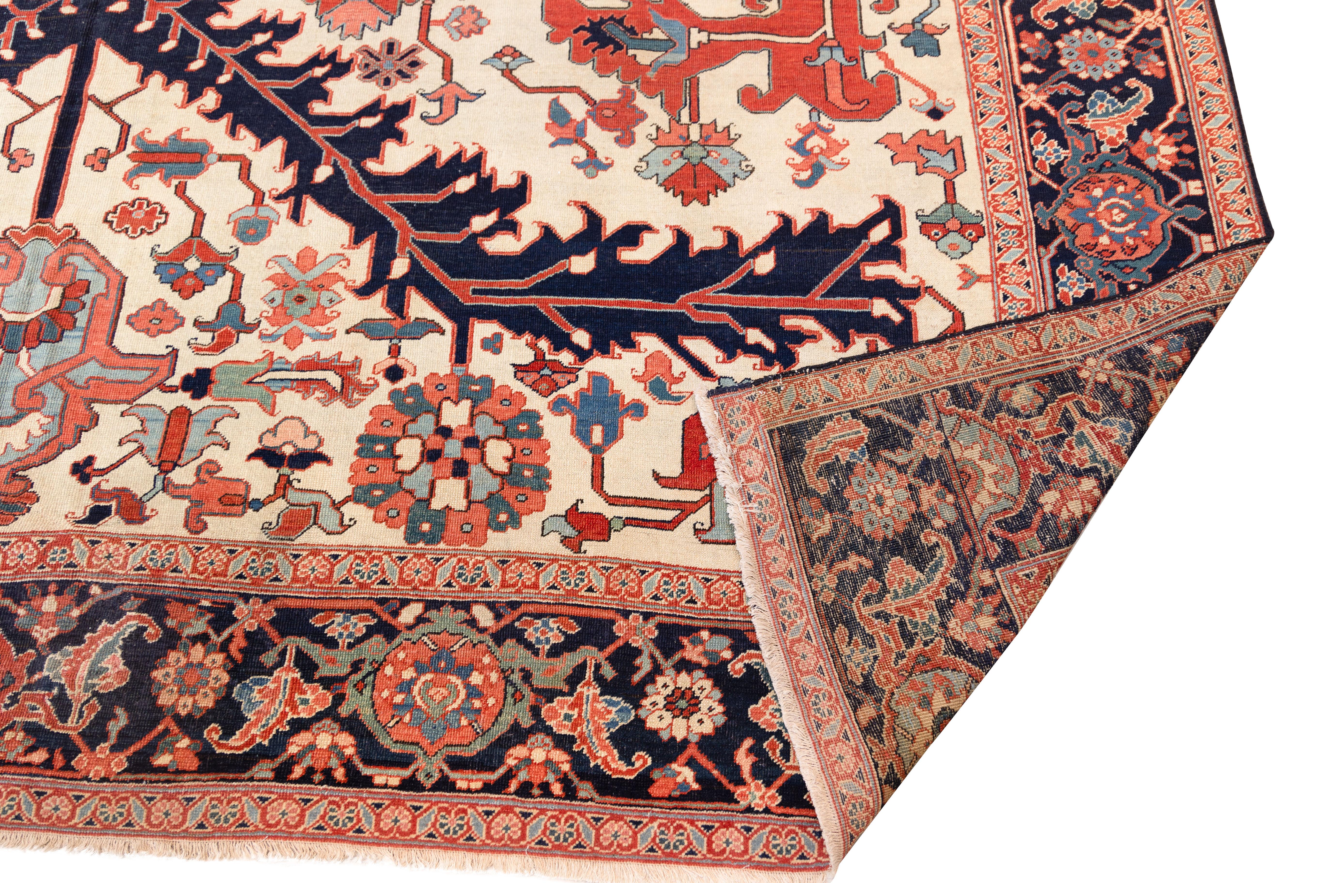 Tissé à la main Collection Alriz Exceptionnel tapis persan Serapi ivoire 19e siècle en vente
