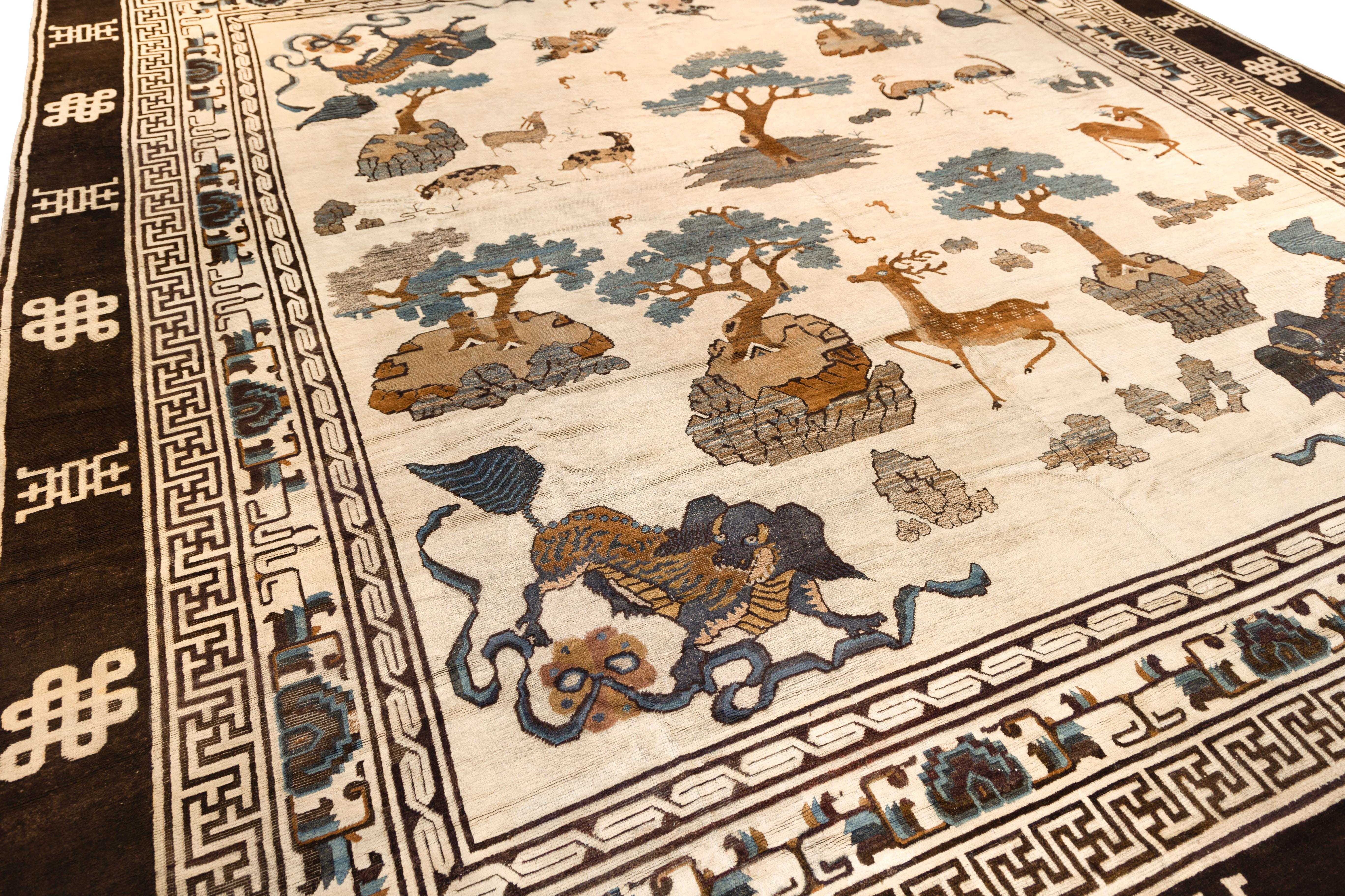 Chinese Alriz collection Room Sized Mongolian Ningxia rug 19th century For Sale