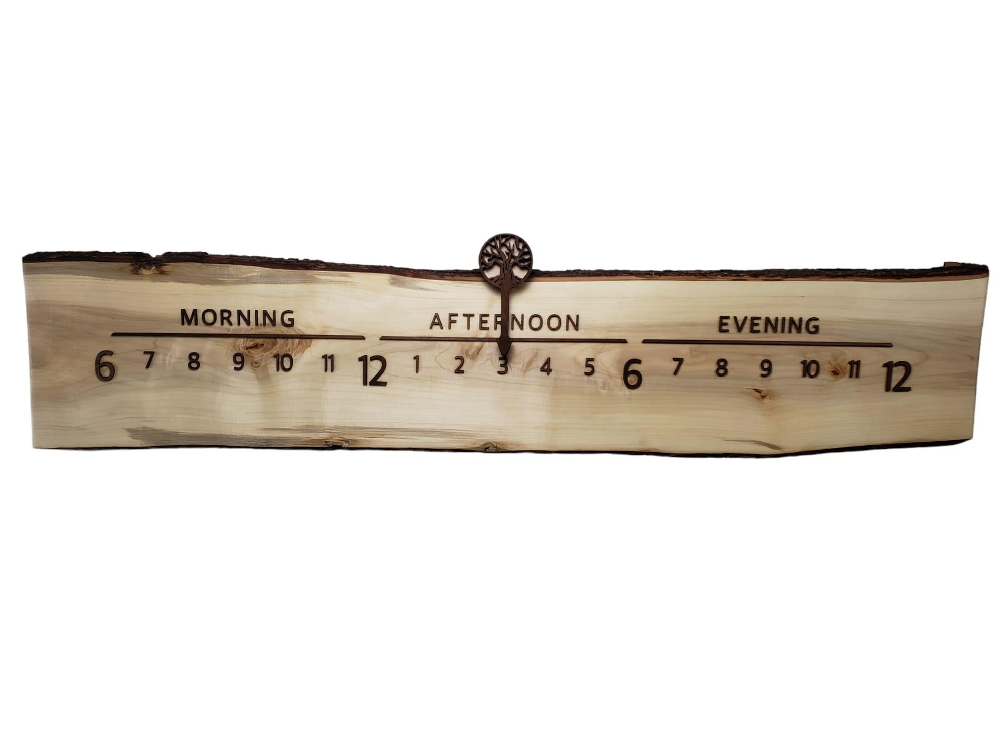 Alruba ist eine lineare Uhr mit einem leuchtenden Stück Ahornholz mit einer doppelten, lebendigen Kante, die aus verschiedenen Blickwinkeln glitzert.

Linear Clocks sind eine Erfindung von Linear Clockworks; diese Uhren zeigen die Zeit auf eine