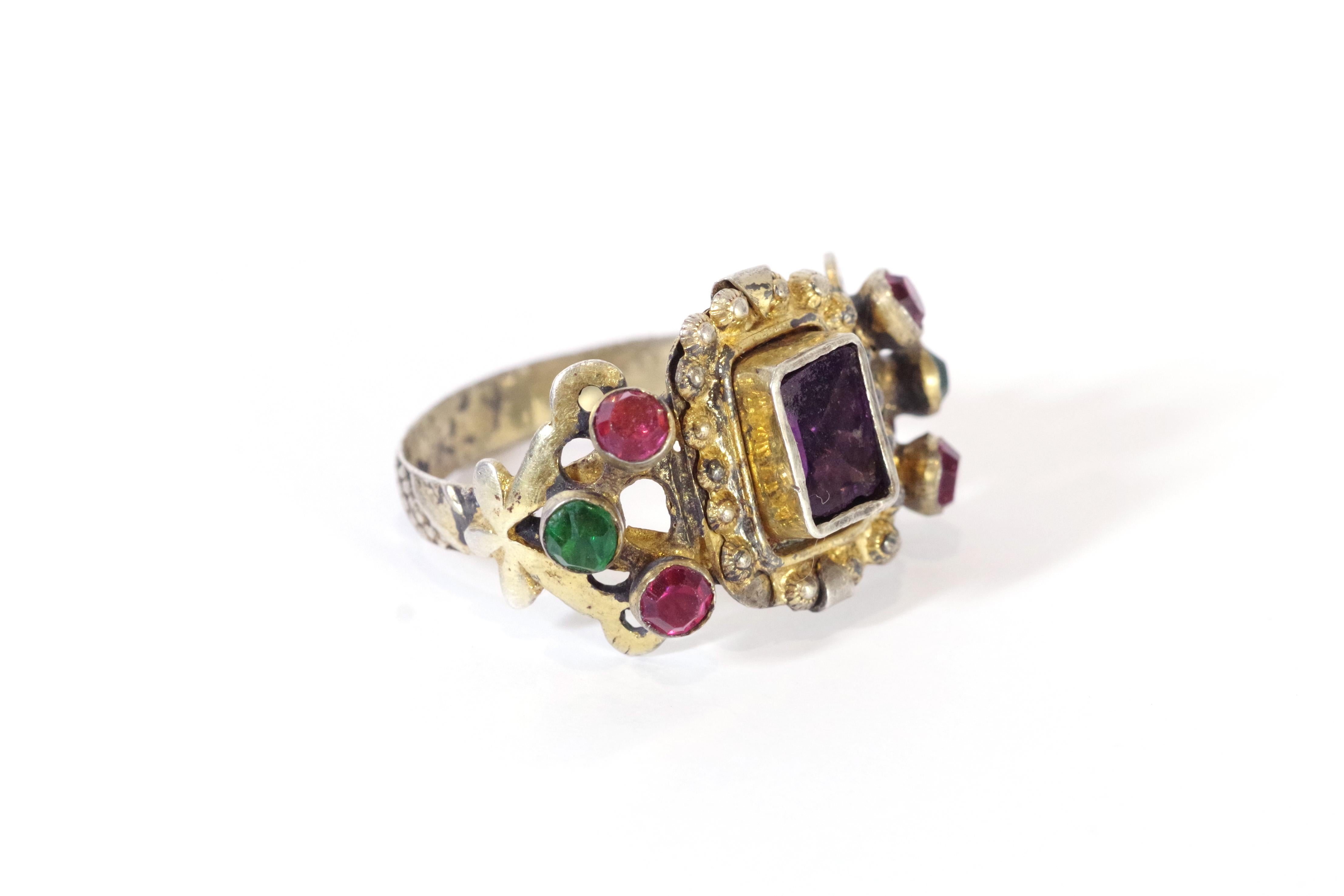 Alsace Lorraine antique ring in gilted silver, from Metz, France. Antique wedding ring, with a flat rectangular violet glass in a closed setting, surrounded by a set of round red and green paste glass in a closed setting. The ring is decorated with