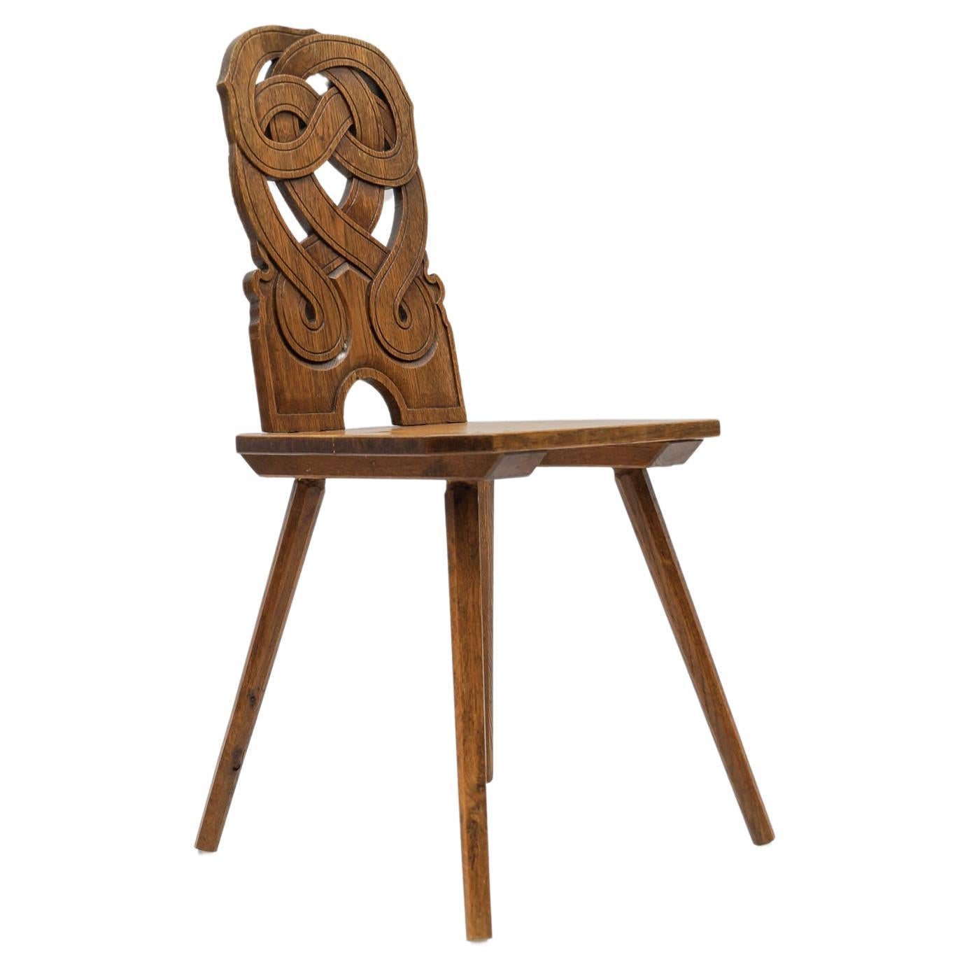 Elsässischer Stuhl mit Flechtmuster auf der Rückenlehne, Frankreich 1930er Jahre