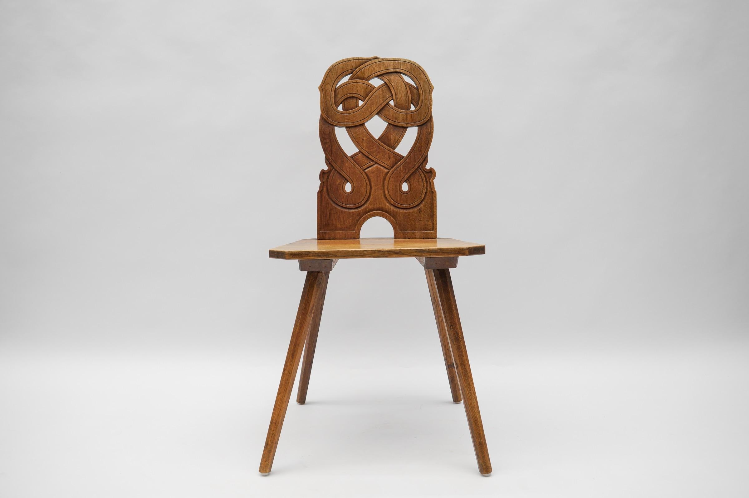 Alsatianischer Stuhl mit verschlungenem Muster auf der Rückenlehne, Frankreich 1930er Jahre im Angebot 3