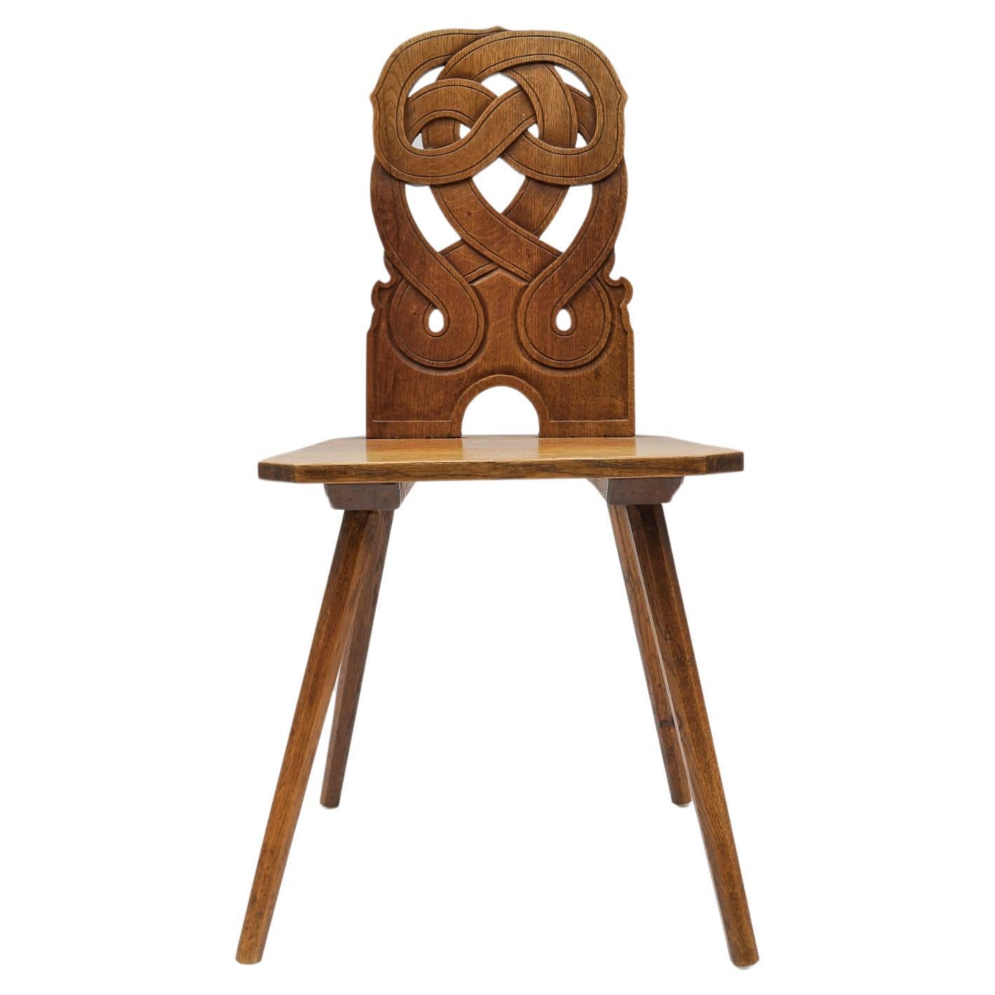 Alsatianischer Stuhl mit verschlungenem Muster auf der Rückenlehne, Frankreich 1930er Jahre im Angebot