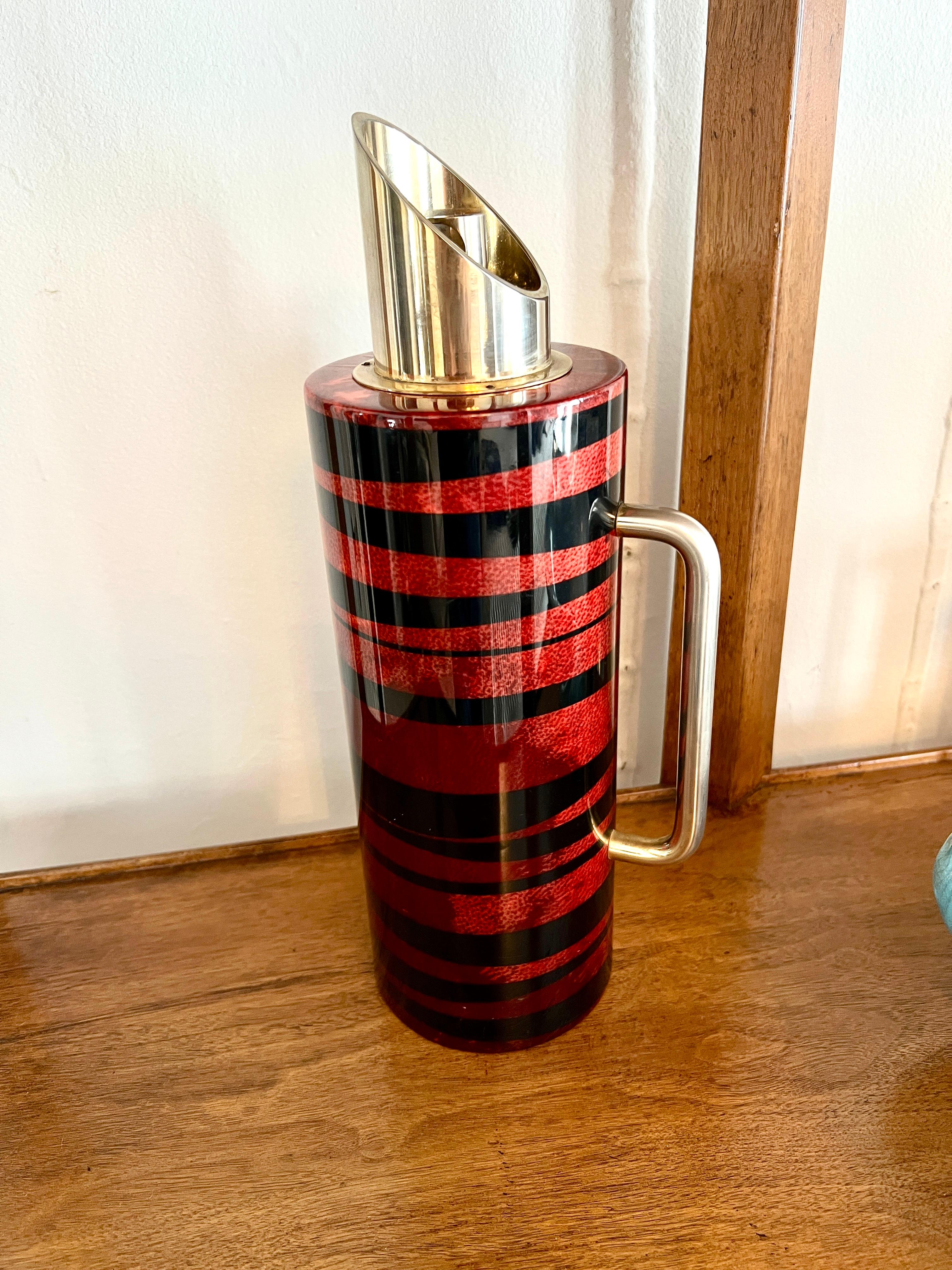 Anche la brocca da cocktail calda e fredda in pelle di capra e ottone di Tura con accenti in ottone in vendita 4