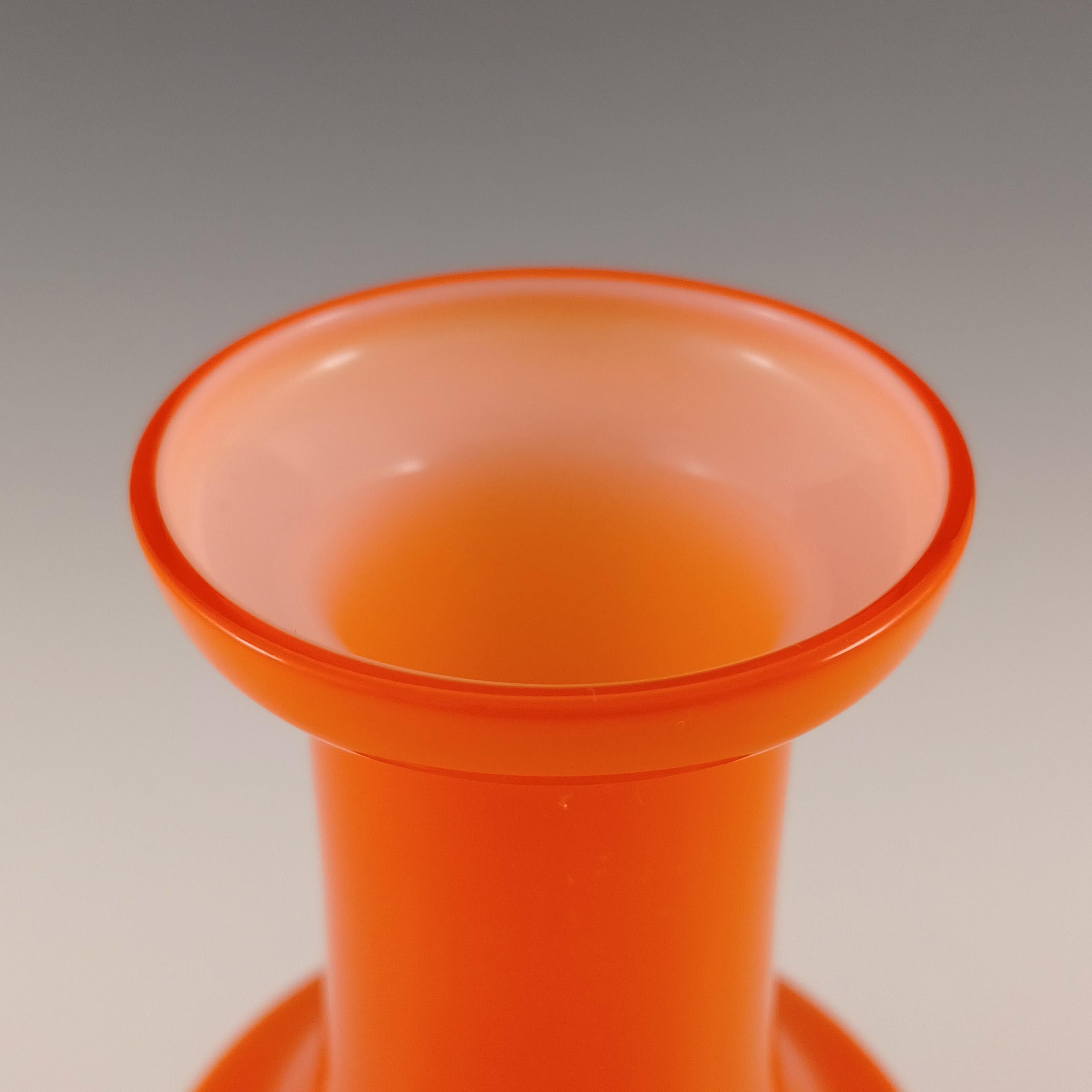 Fine XX secolo Alsterfors #AV281/20 Vaso in vetro opalino arancione svedese in vendita
